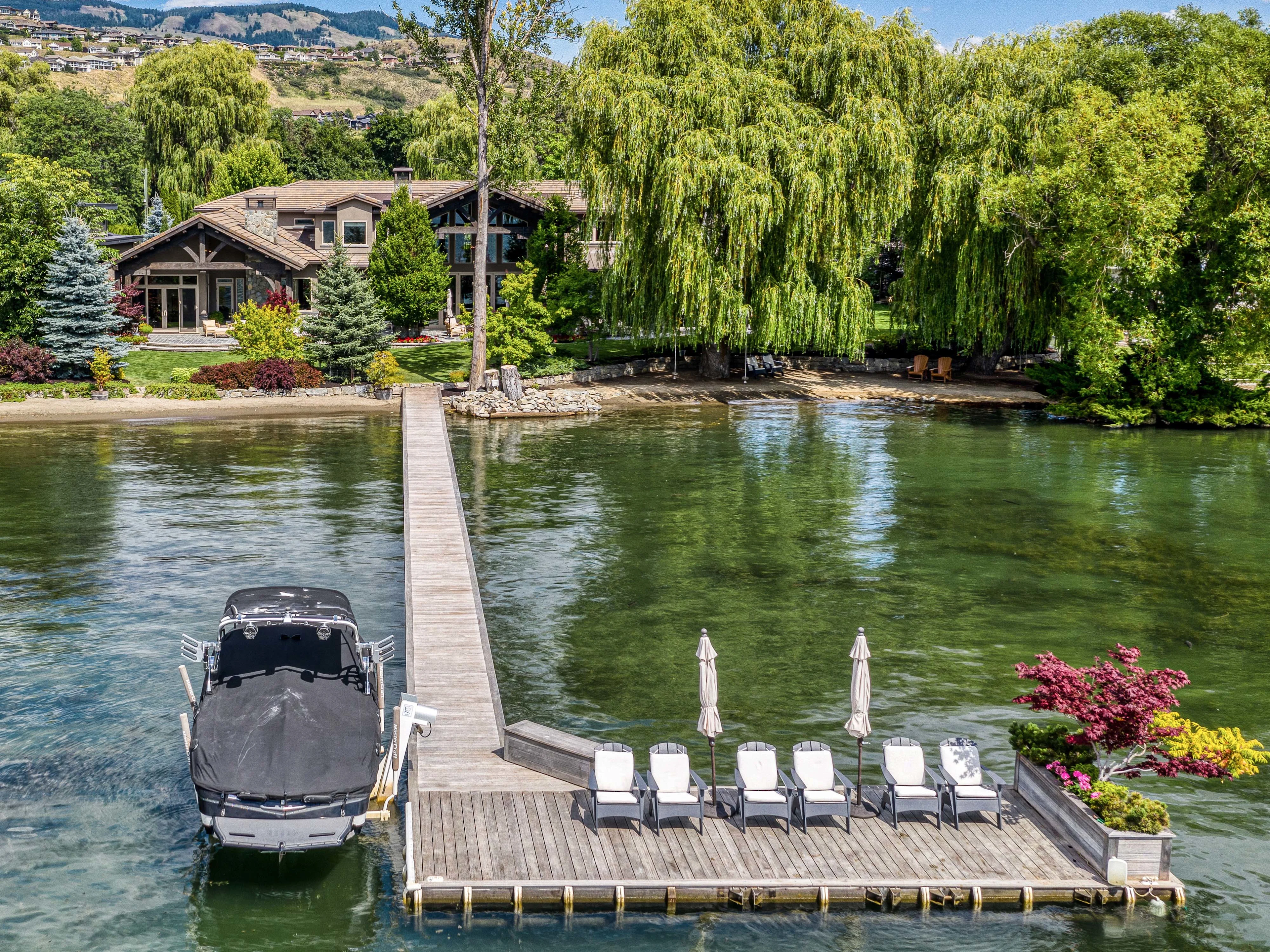 8200 Kalavista Drive, Kalamalka Lake, British Columbia V1B 1K3, Canada - 8200-kalavista-drive-kalamalka-lake-british-columbia_64_w7rl7d