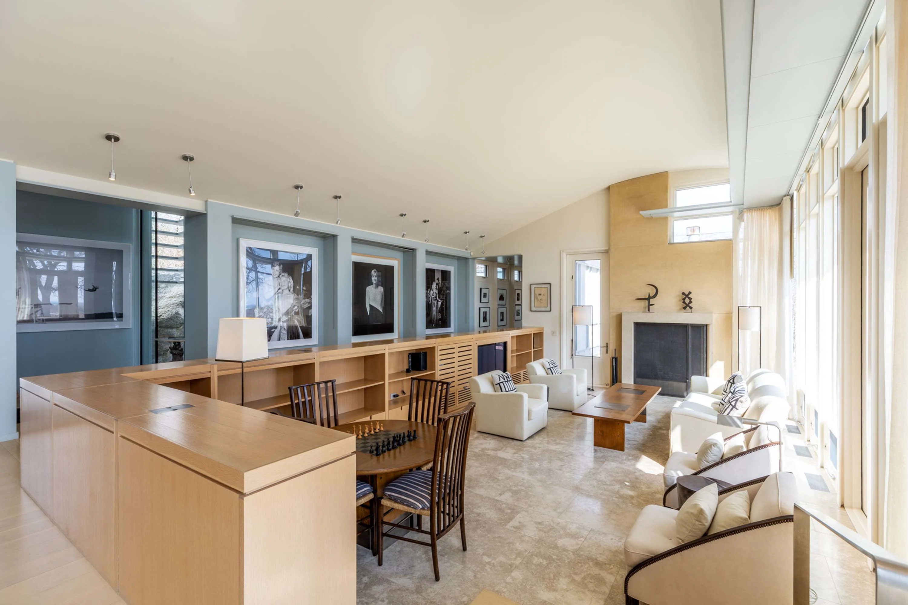Chilmark House | 8 Snail Road, Chilmark, Martha's Vineyard, Massachusetts 02535 - 13_-_Living_room_1_fu4wlr