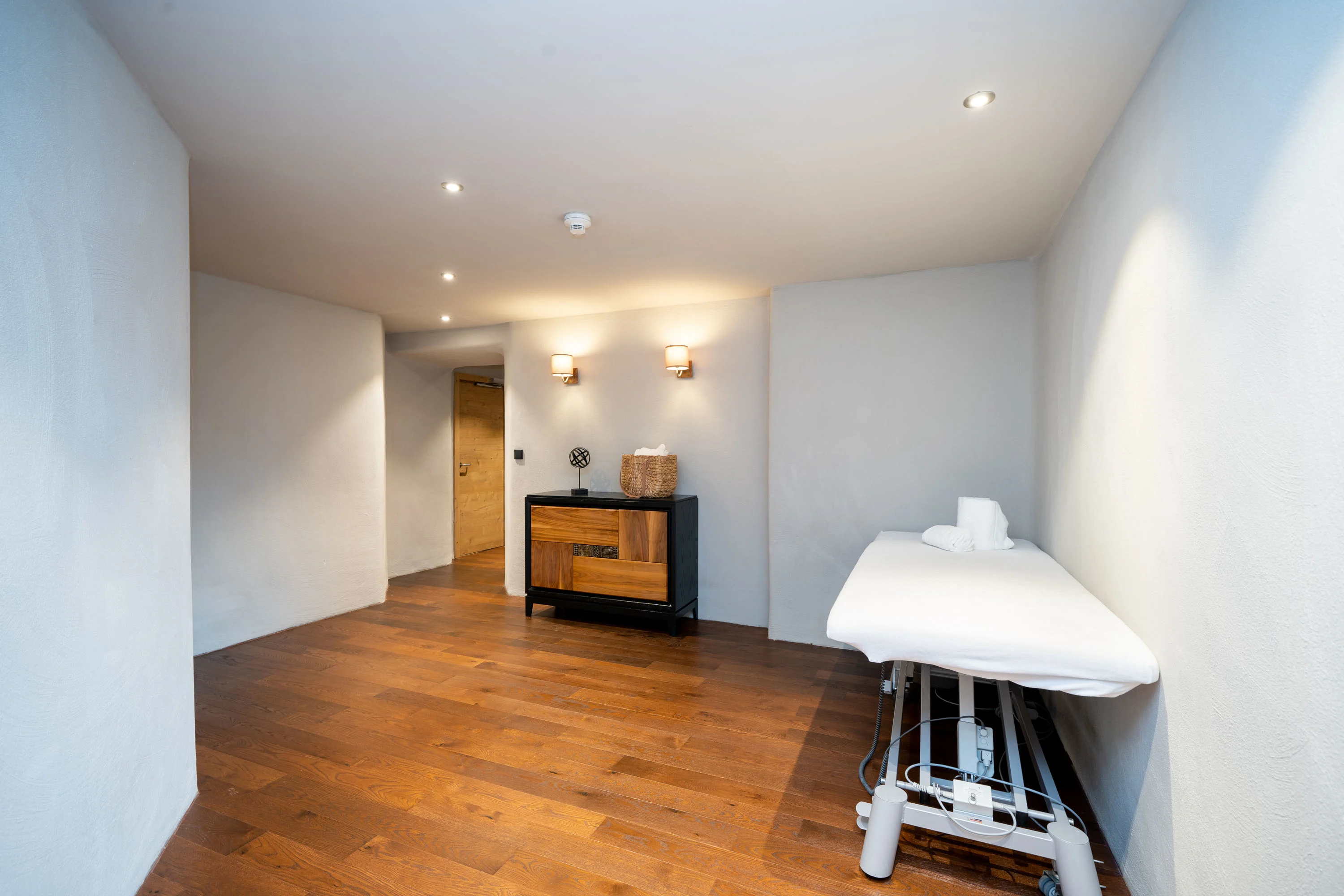 Luxury Mountain Chalet, Seefeld, Austrian Alps, Tirol , Austria - luxury-mountain-chalet-tirol-seefeld-austria32_bt8pxu
