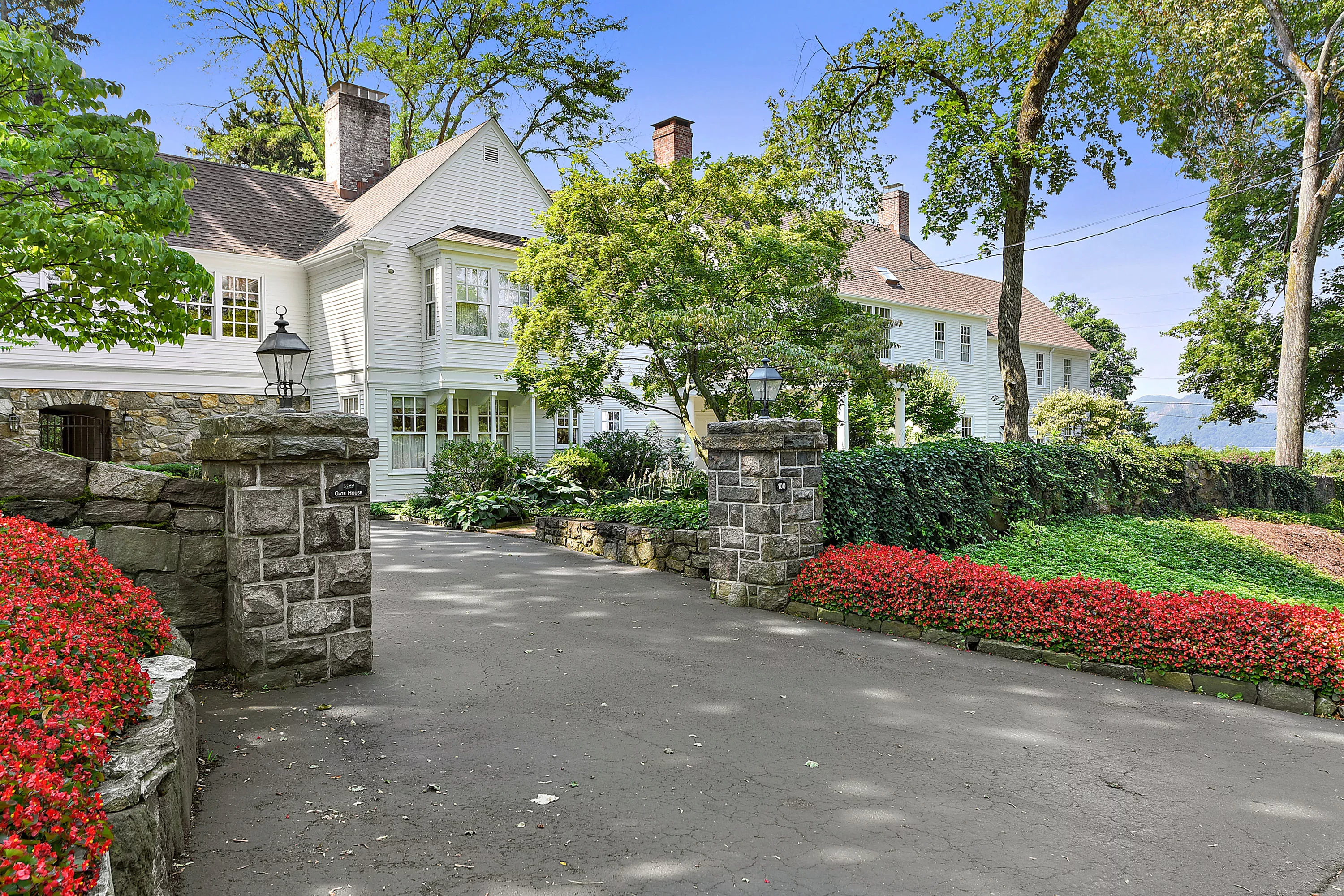 100 Scarborough Station Road, Briarcliff Manor, New York 10510 - O_8AA0D3DC4530498FA3B7F7779DF29358_330035_1_1_vkwn7z