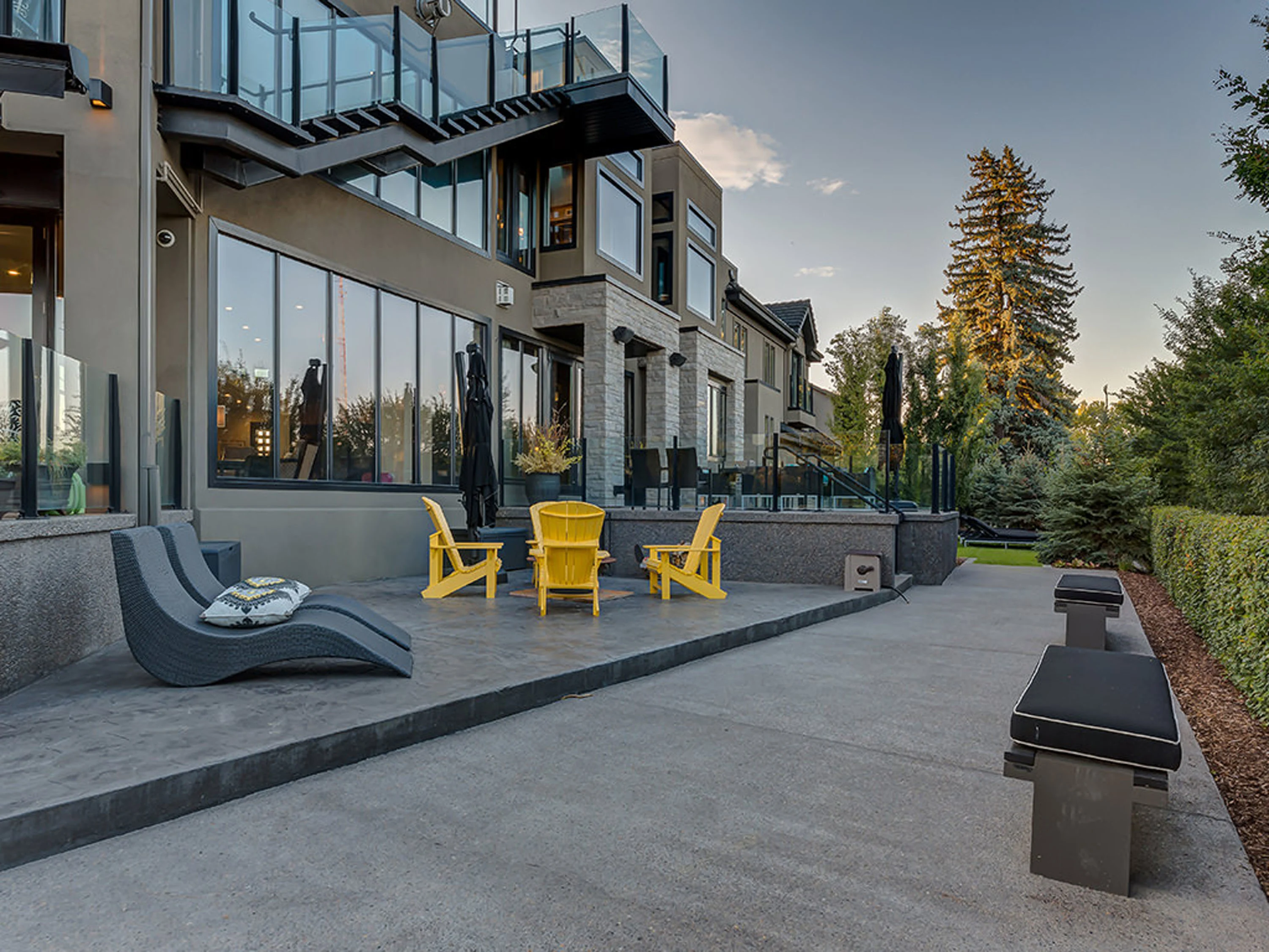 102 Crescent Road NW, Calgary, Alberta T2M 3Z9, Canada - 102-crescent-road-north-west-calgary-alberta-canada56_dbgsjf