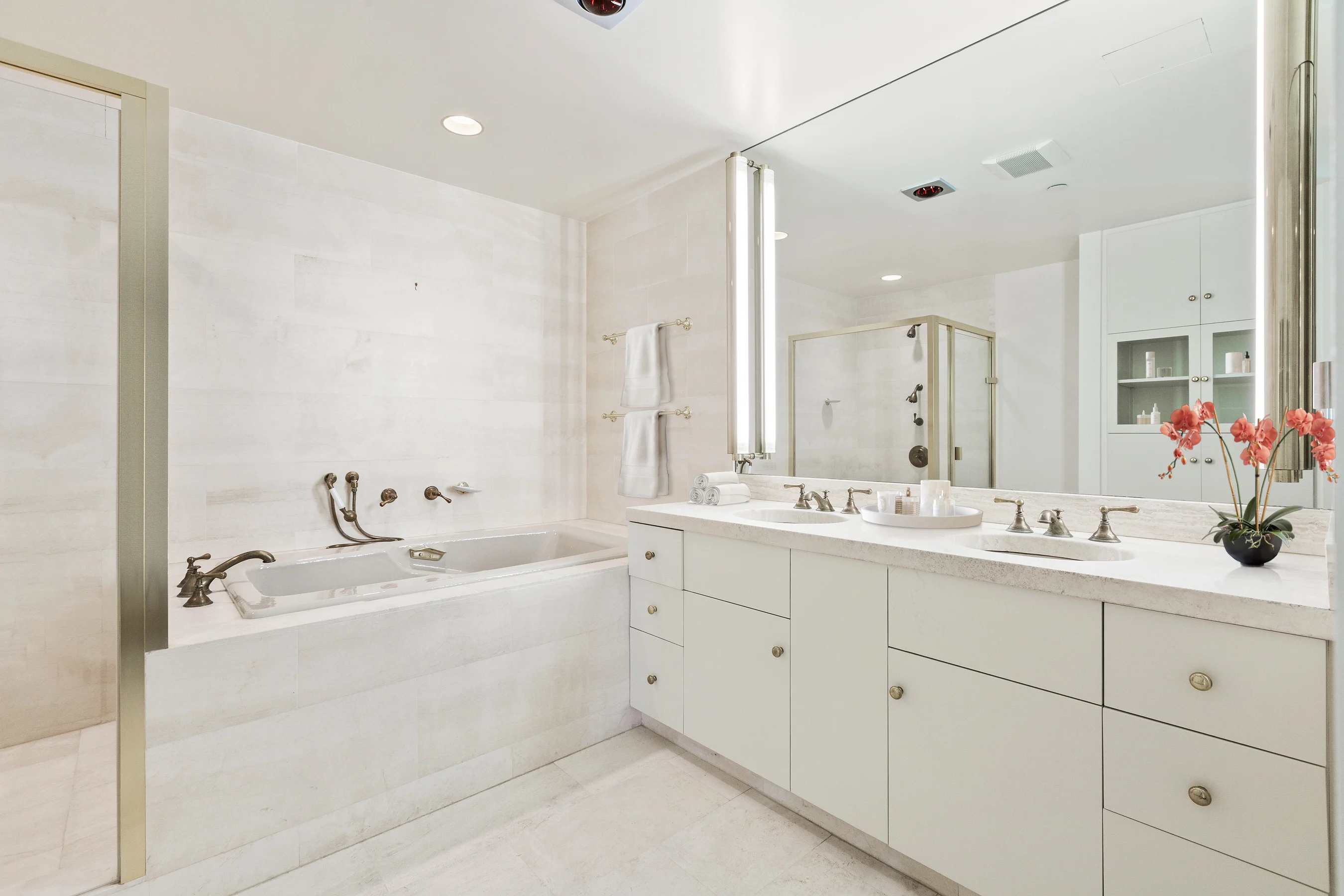 611 Washington Street, #2109, San Francisco, California 94111 - 9_-_611-washington-street-Bathroom1_Virtually_Staged_dnenkp