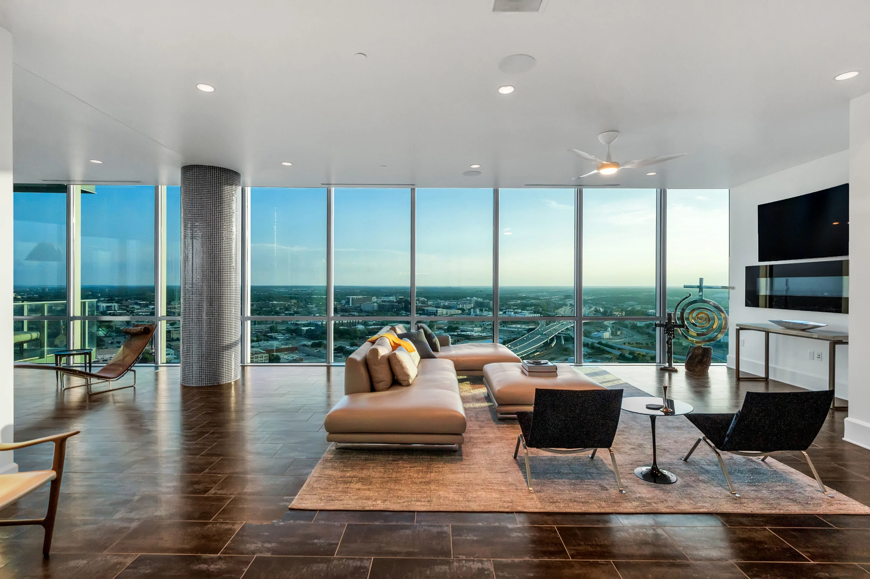 1301 Throckmorton Street #2703, Fort Worth, Texas 76102 - 1301_Throckmorton_St_APT_2703_02_zzmkdf