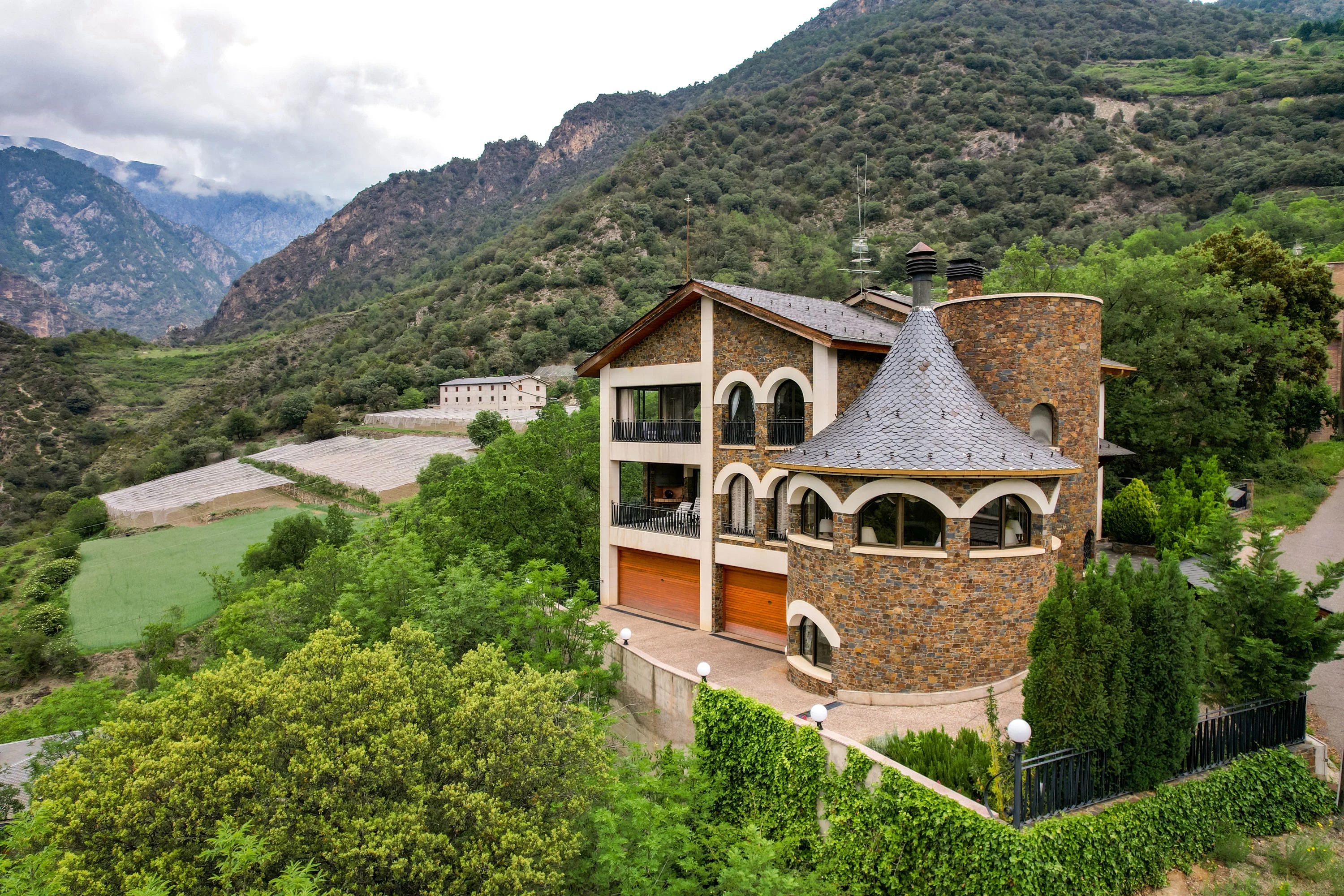 Casa Comprar, Luxury Mountain Chalet, The Pyrenees, Sant Julià De Lòria ...