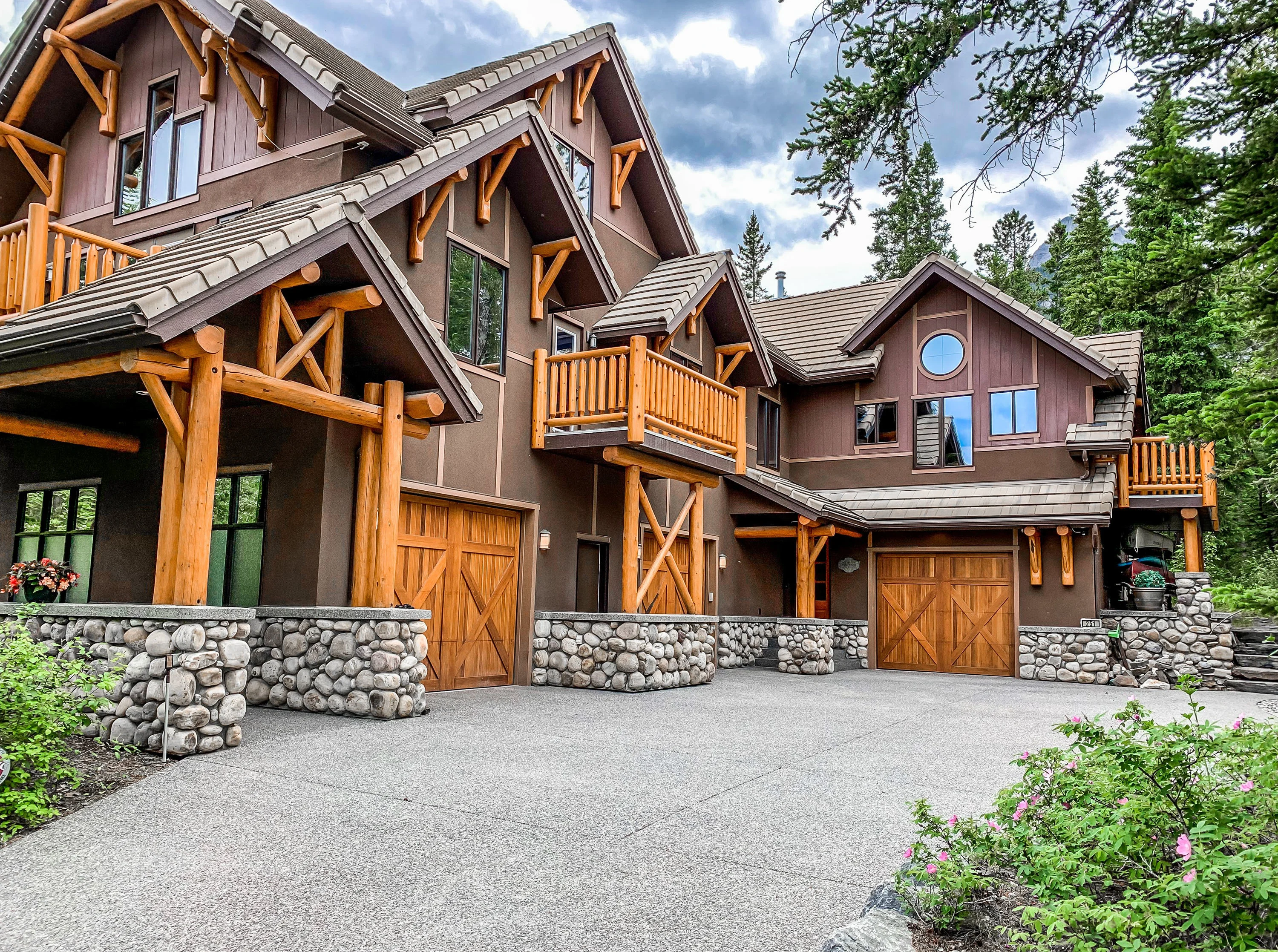 251 Miskow Close, Canmore, Alberta T1W 3G7, Canada - 251-miskow-close-canmore-alberta-canada03_b0e5af