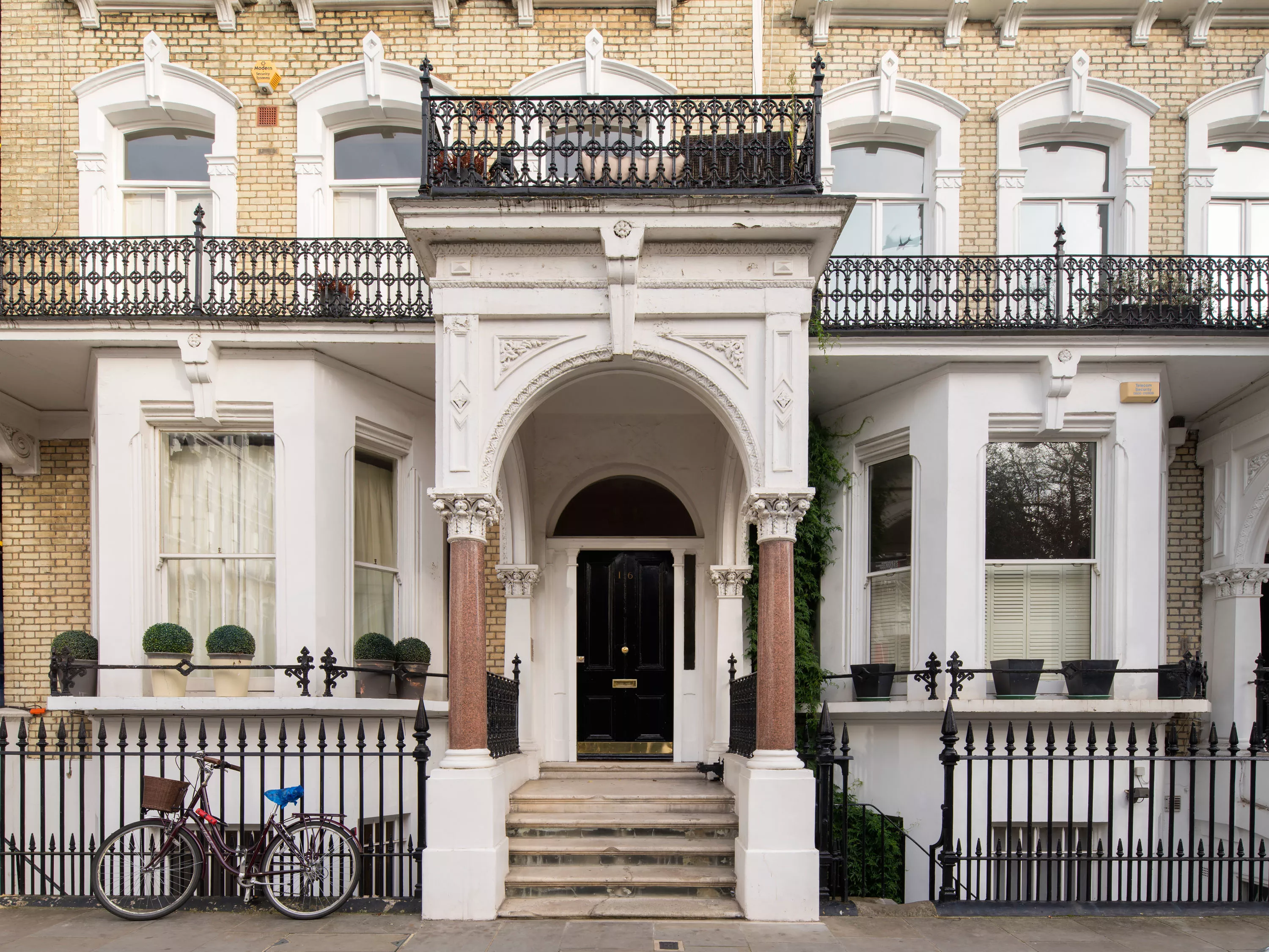 Garden Flat, 16 Redcliffe Square, Chelsea, London, England SW10, United Kingdom - 16-redcliffe-square-chelsea-sw10-02-18-19-09-099_th6npq