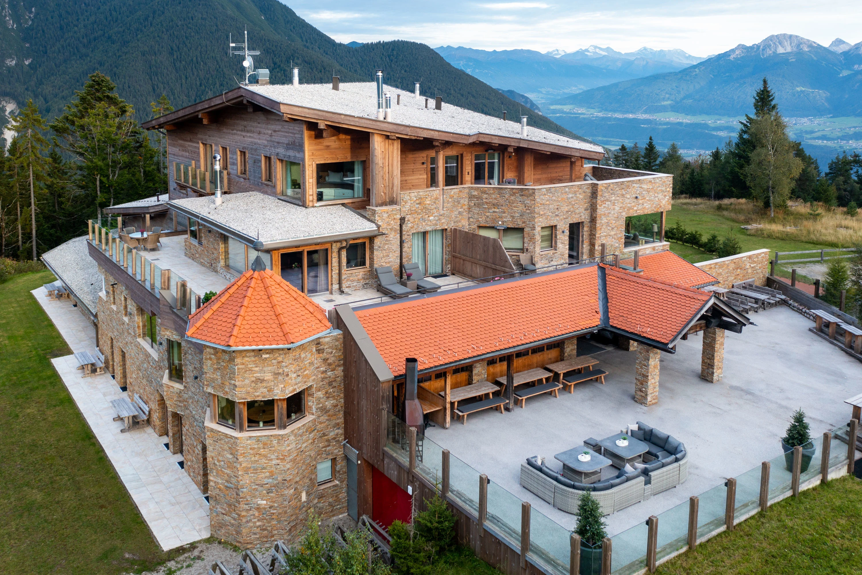Luxury Mountain Chalet, Seefeld, Austrian Alps, Tirol , Austria - luxury-mountain-chalet-tirol-seefeld-austria65_hhf2cv