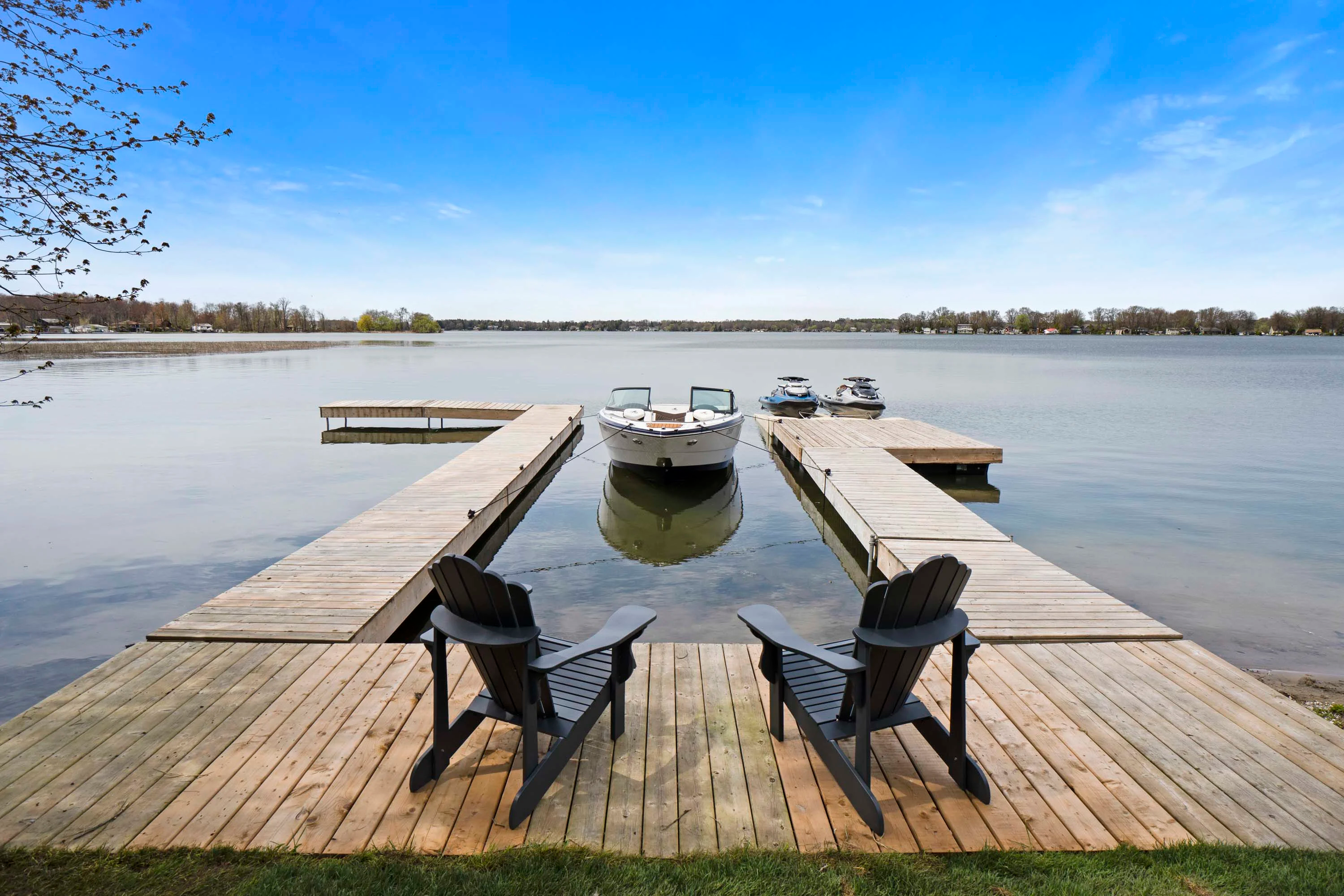 4136 McRae Park Road, Near Toronto, Ontario L3V 0S2, Canada - 4136-mcrae-park-road-ramara-ontario-canada26_qdo857