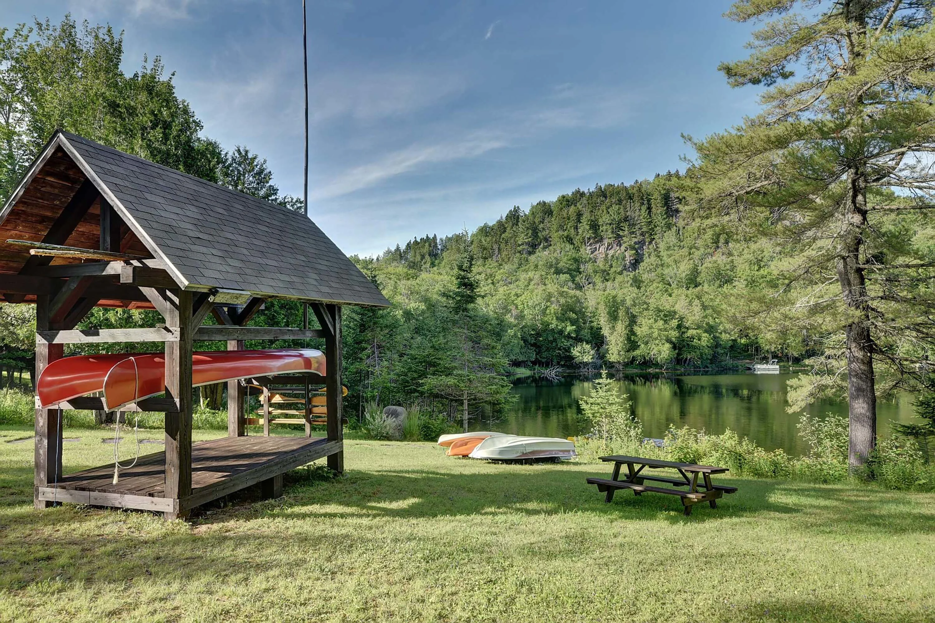 10 Chemin du Lac-Cache, Near Mont-Tremblant, Quebec J0T 1R0, Canada - 1-16-chemin-du-lac-cache-la-macaza-quebec50_ggjzrz