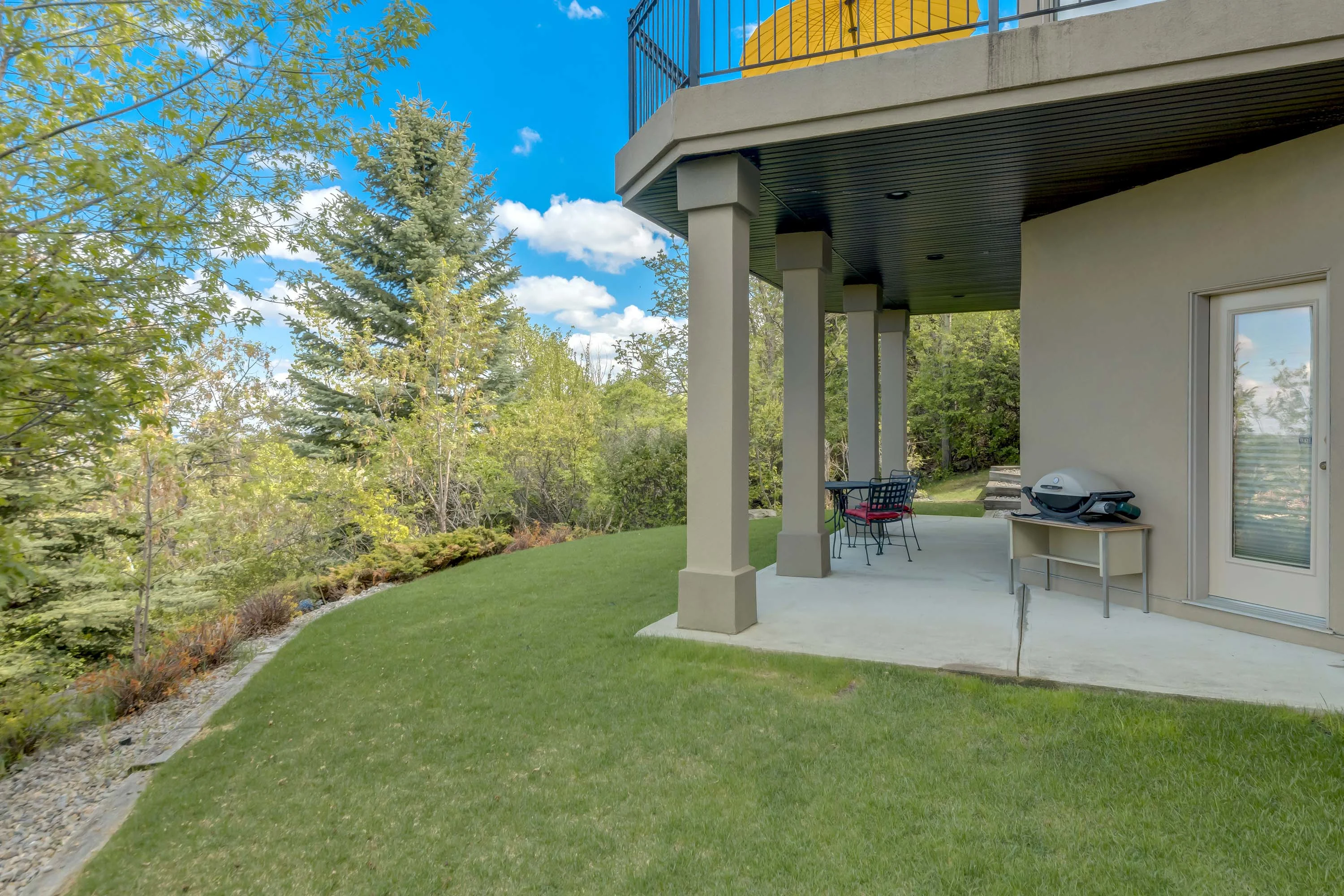 42 W Patina Ln SW, Calgary, Alberta T3H 3N4 , Canada - 42-w-patina-lane-32_mgnwuo