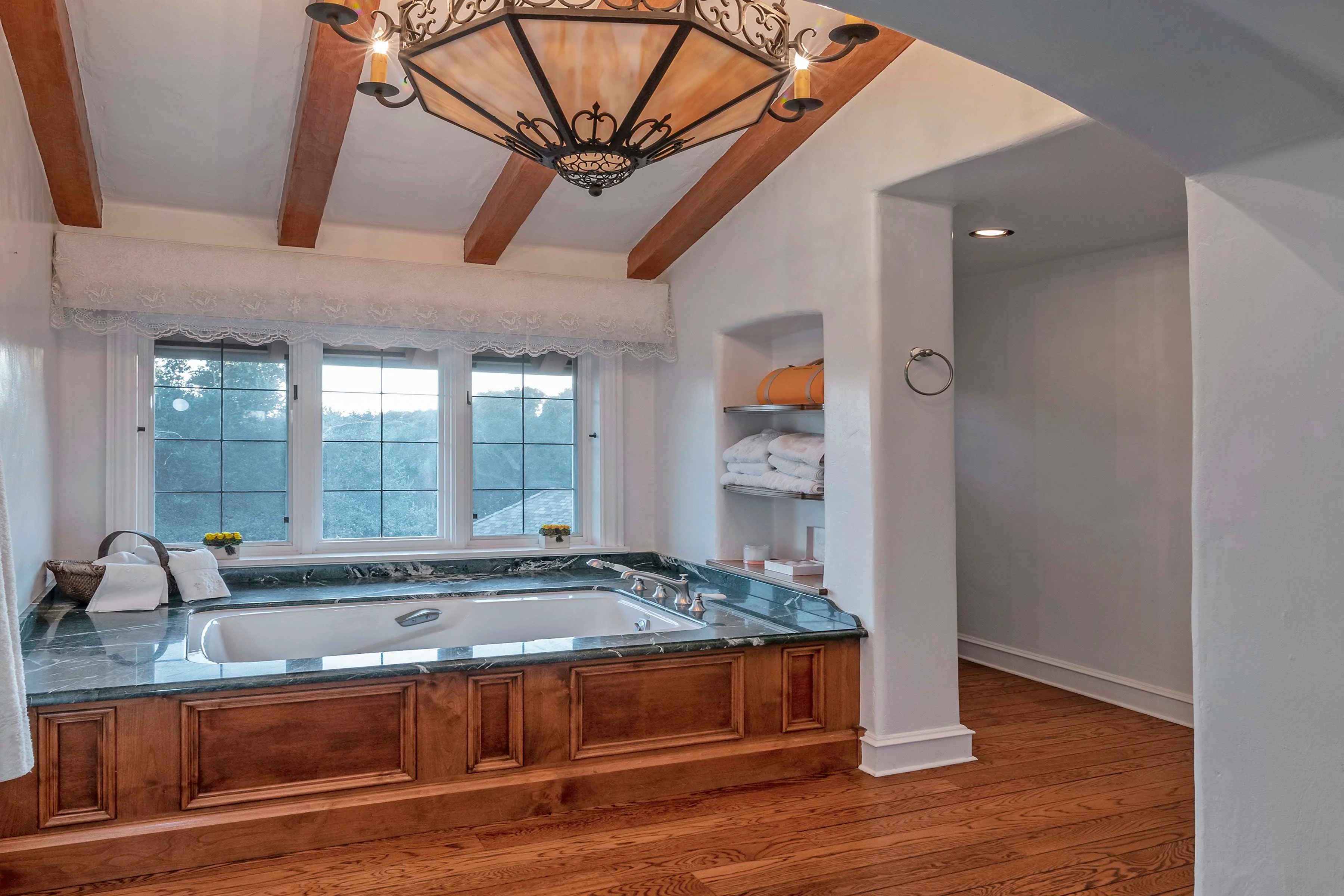 706 Park Lane, Montecito, California 93108 - 706-park-lane-santa-barbara-california_12_yh4vj5