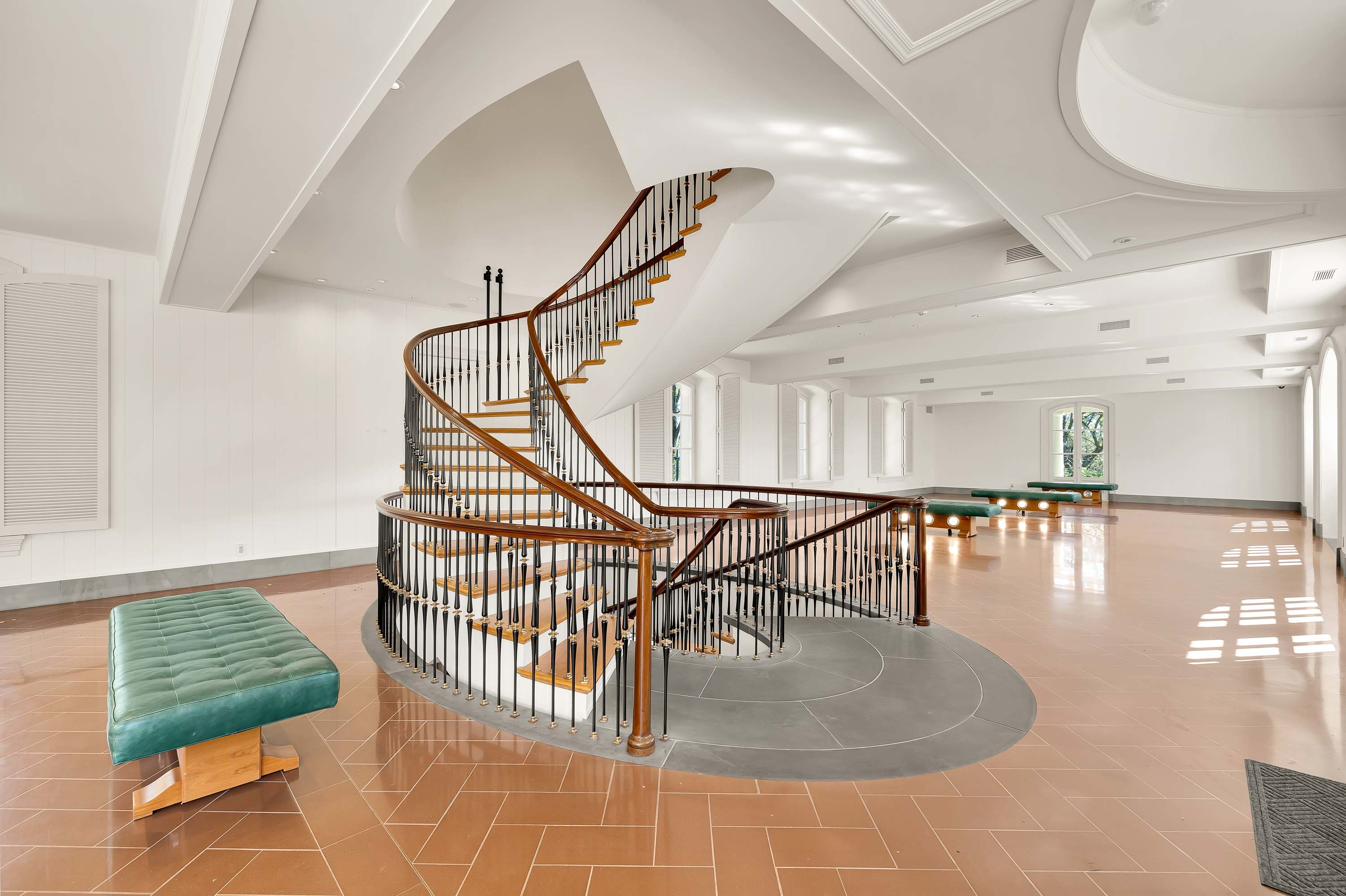 42 11900 River Rd, Potomac, MD 20854 - Luxury Real Estate - Concierge Auctions