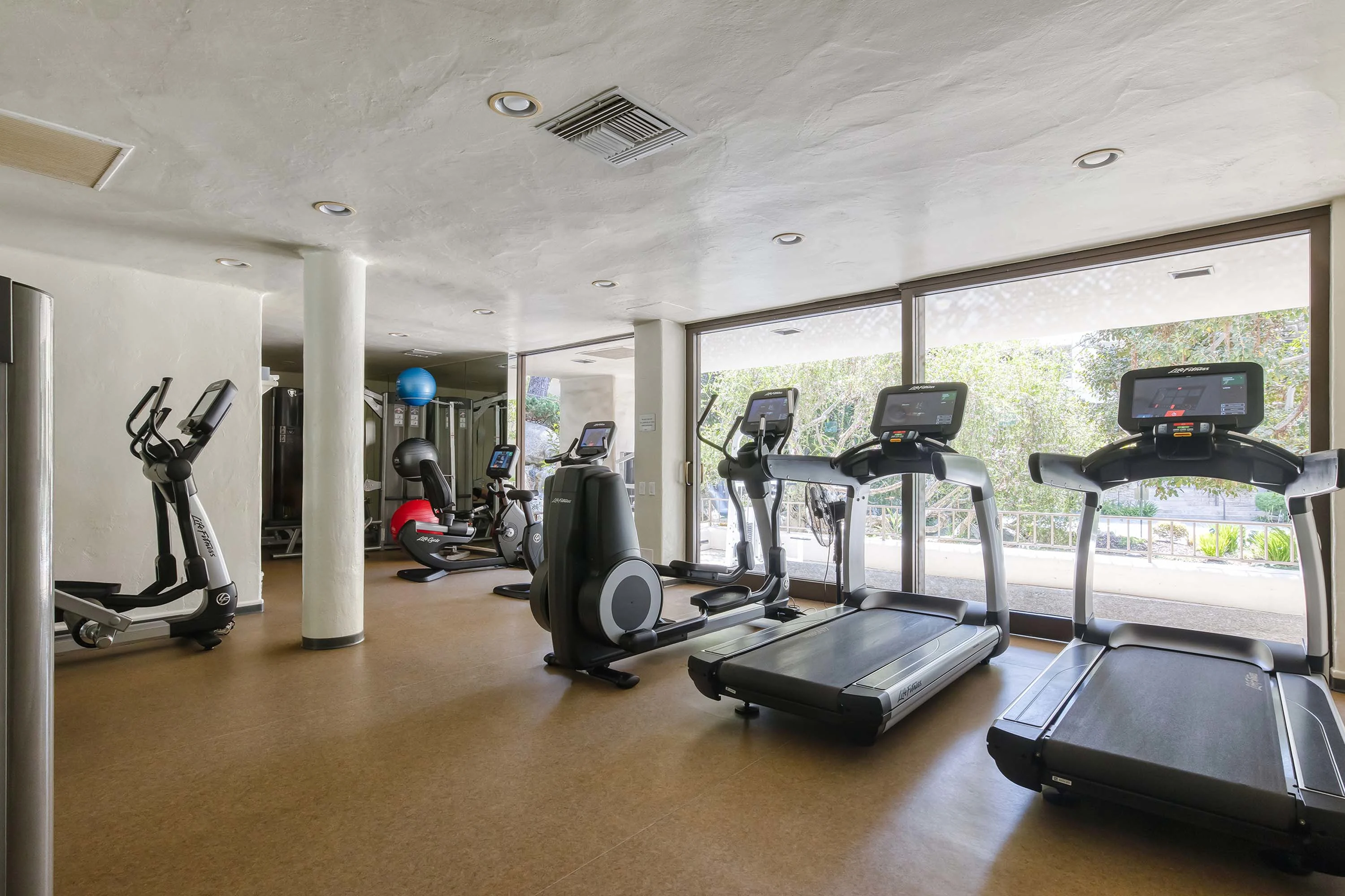 2178 Century Woods Way #40, Los Angeles, California 90067 - 14_-_IMG_44_fyaqc7