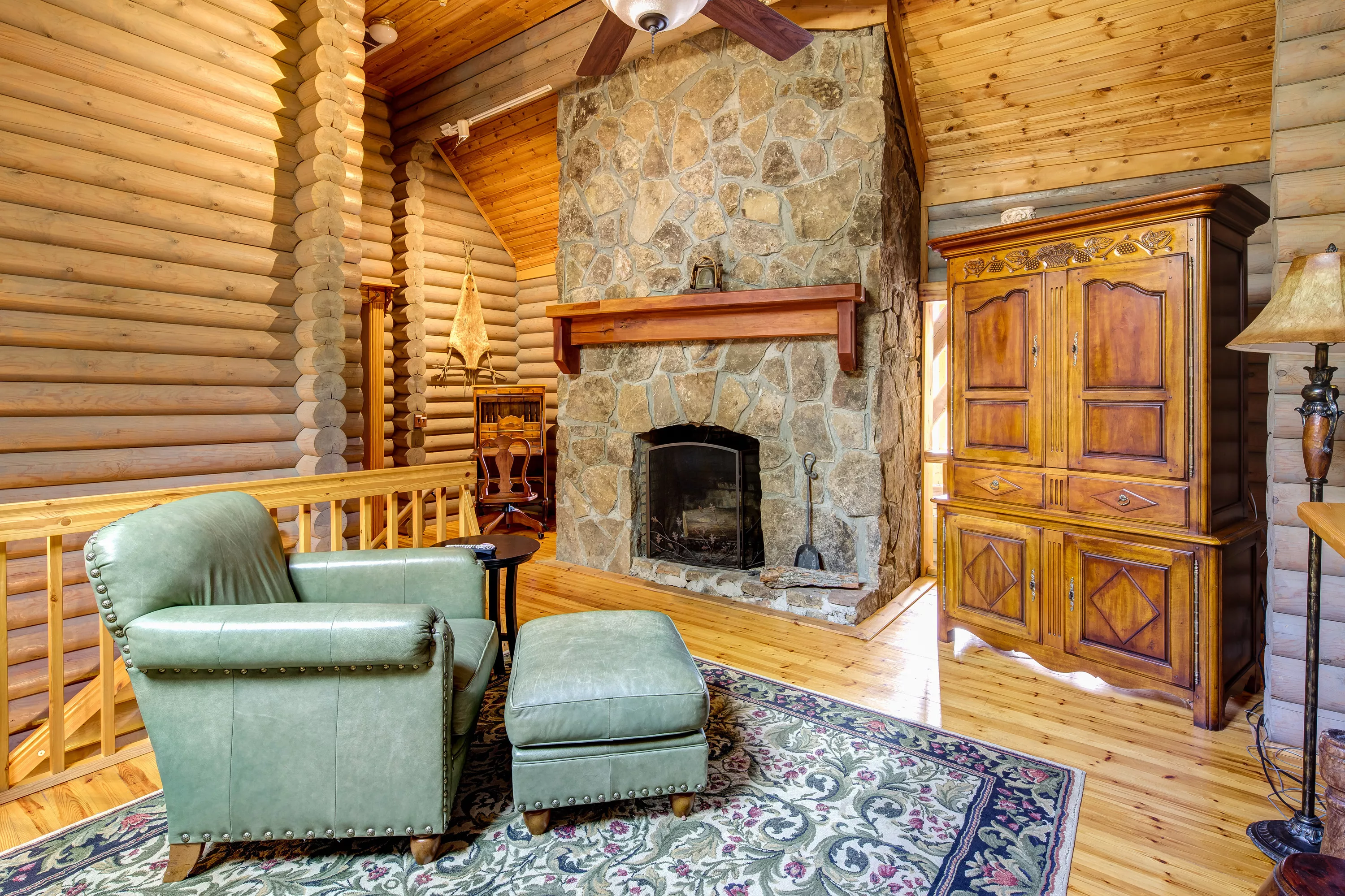 275 Kennemur Road, Historic Ellijay, Georgia 30536 - falling-waters-mountain-lodge-275-kennemur-rd-luxury-real-estate-17_sow9ys