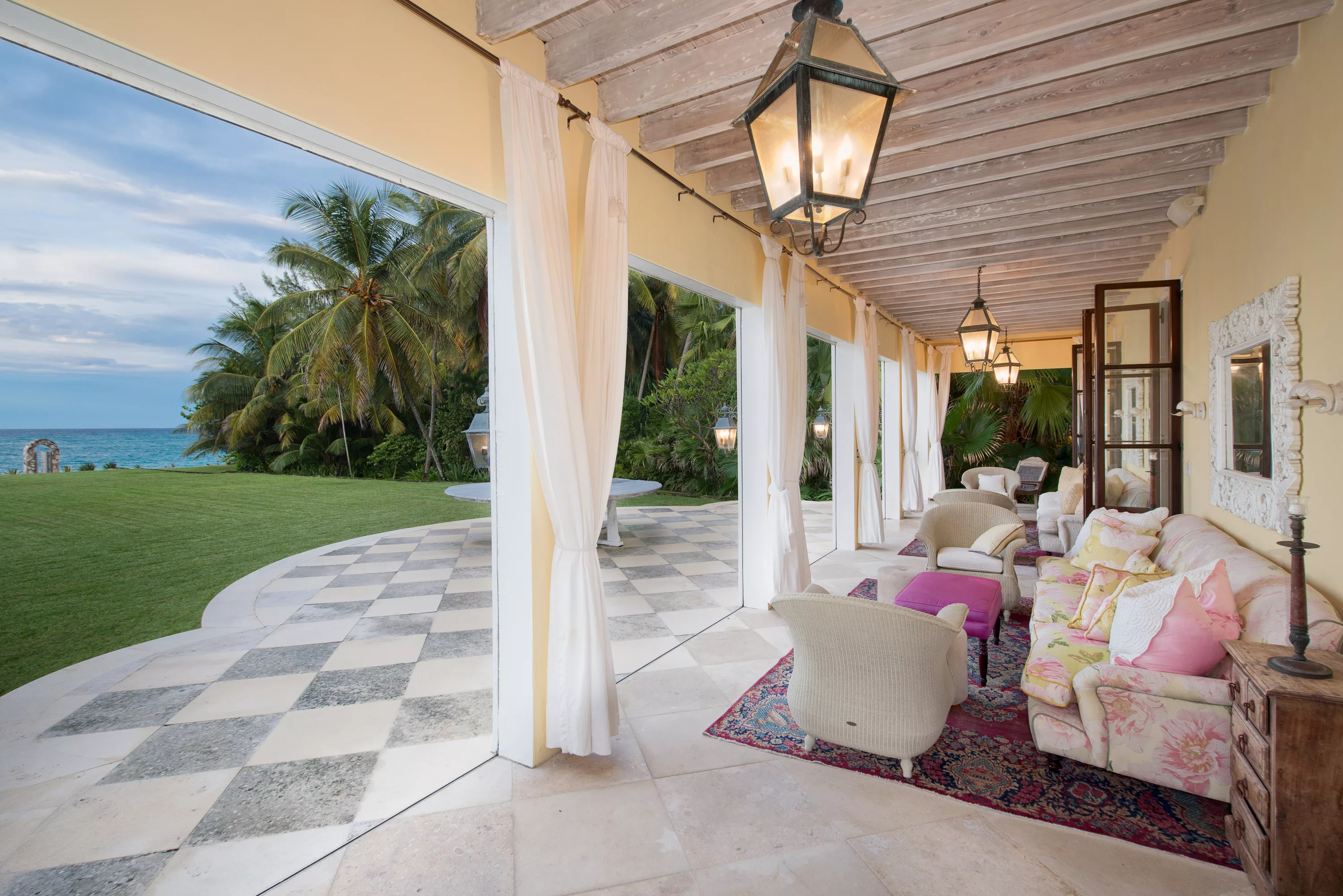 Paradise Island,  , Bahamas - kilkee-house-paradise-island-nassau-bahamas-luxury-real-estate-27_cjy4mr