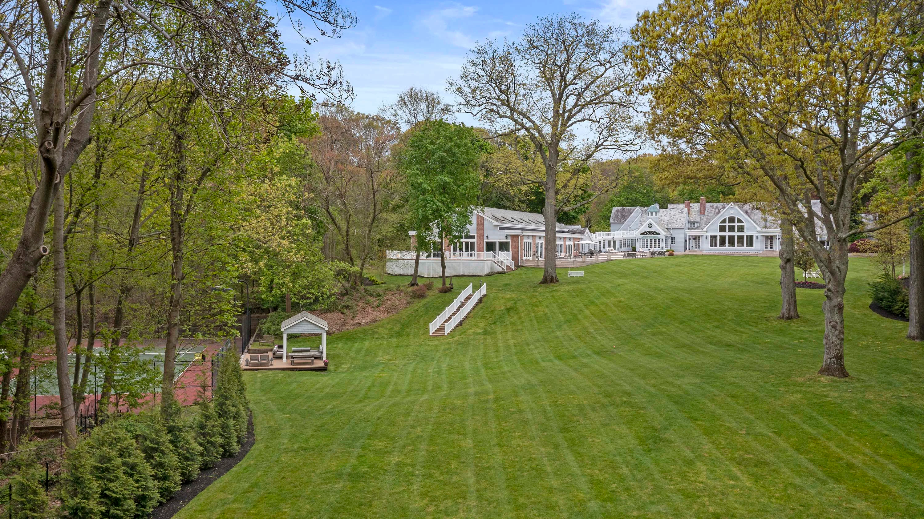 Swan Manor | 1 Swan Place, Nissequogue, Gold Coast, New York 11780 - 04_Swan_Manor_1_Swan_Place_Saint_James_NY_11780_ktmlid
