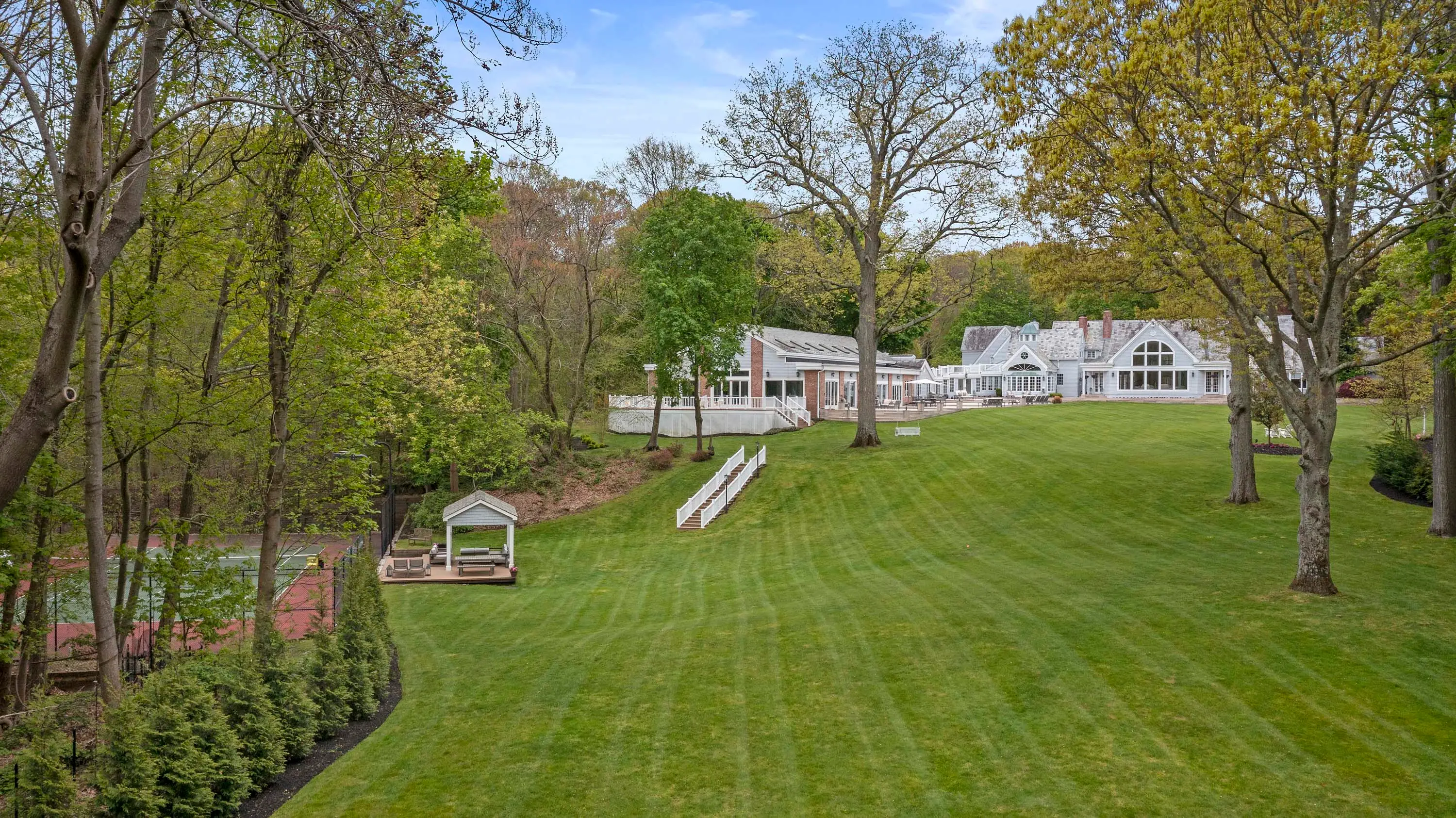 Swan Manor | 1 Swan Place, Nissequogue, Gold Coast, New York 11780 - 04_Swan_Manor_1_Swan_Place_Saint_James_NY_11780_ktmlid