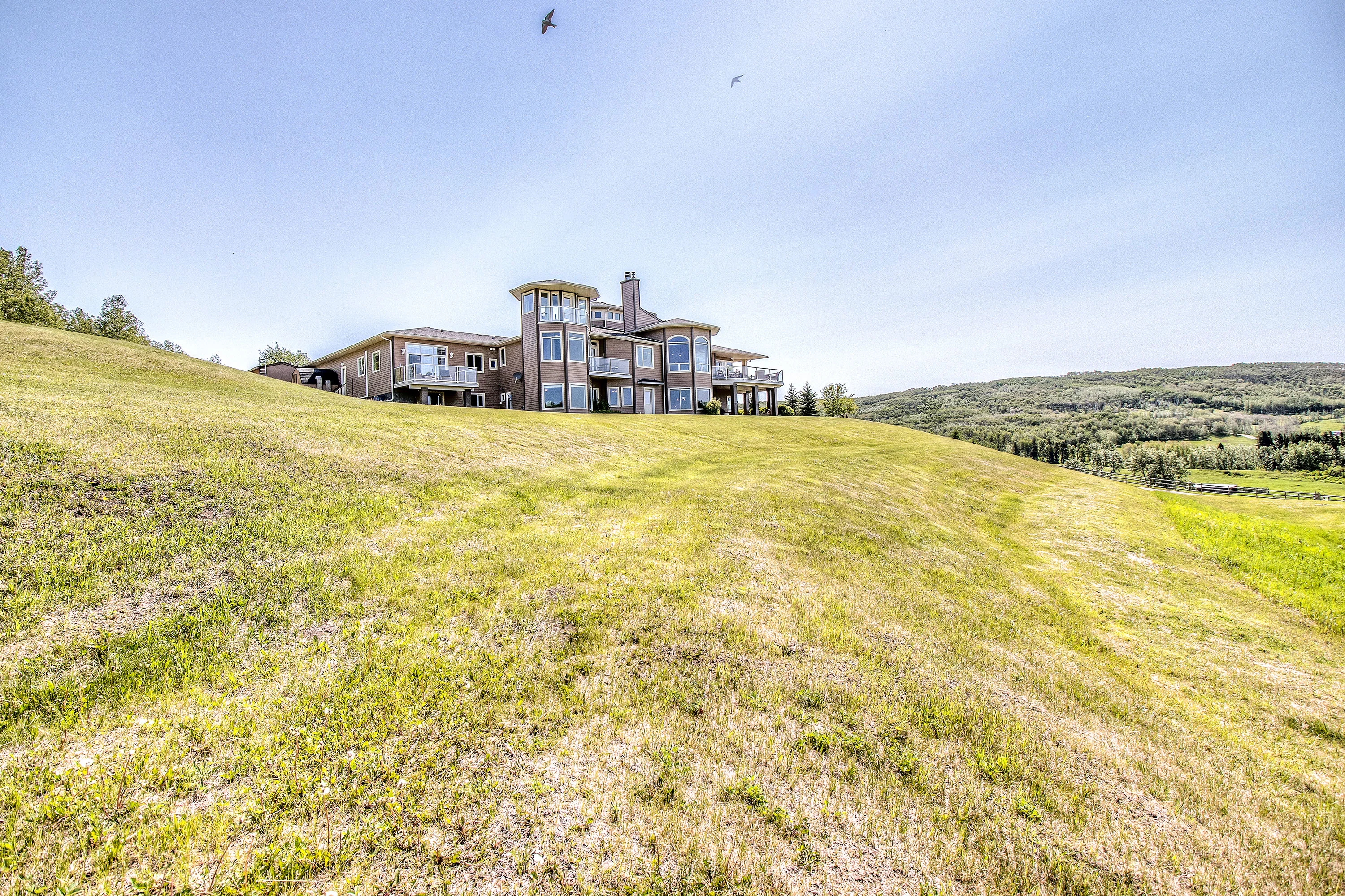 290156 160 Street W, Near Calgary, Alberta T2J 2P9, Canada - 290156-160-street-rural-foothills-county-alberta-canada58_afu6ak