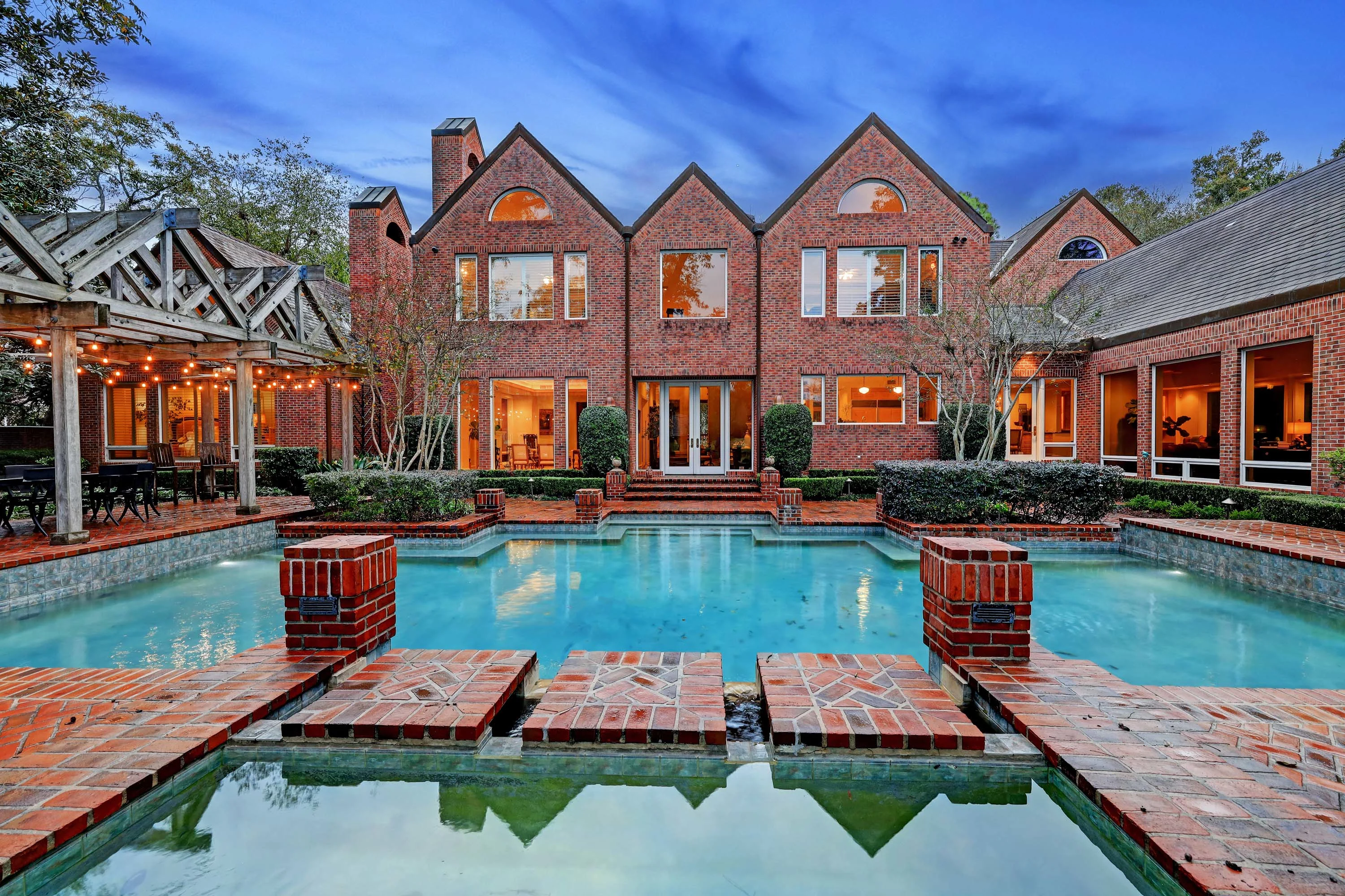 427 West Alkire Lake Drive, Sugar Land, Houston Area, Texas 77478 - 32_-_Alkire_Lake_W_427_IMG_093_1_1Back_of_House_dg89ob