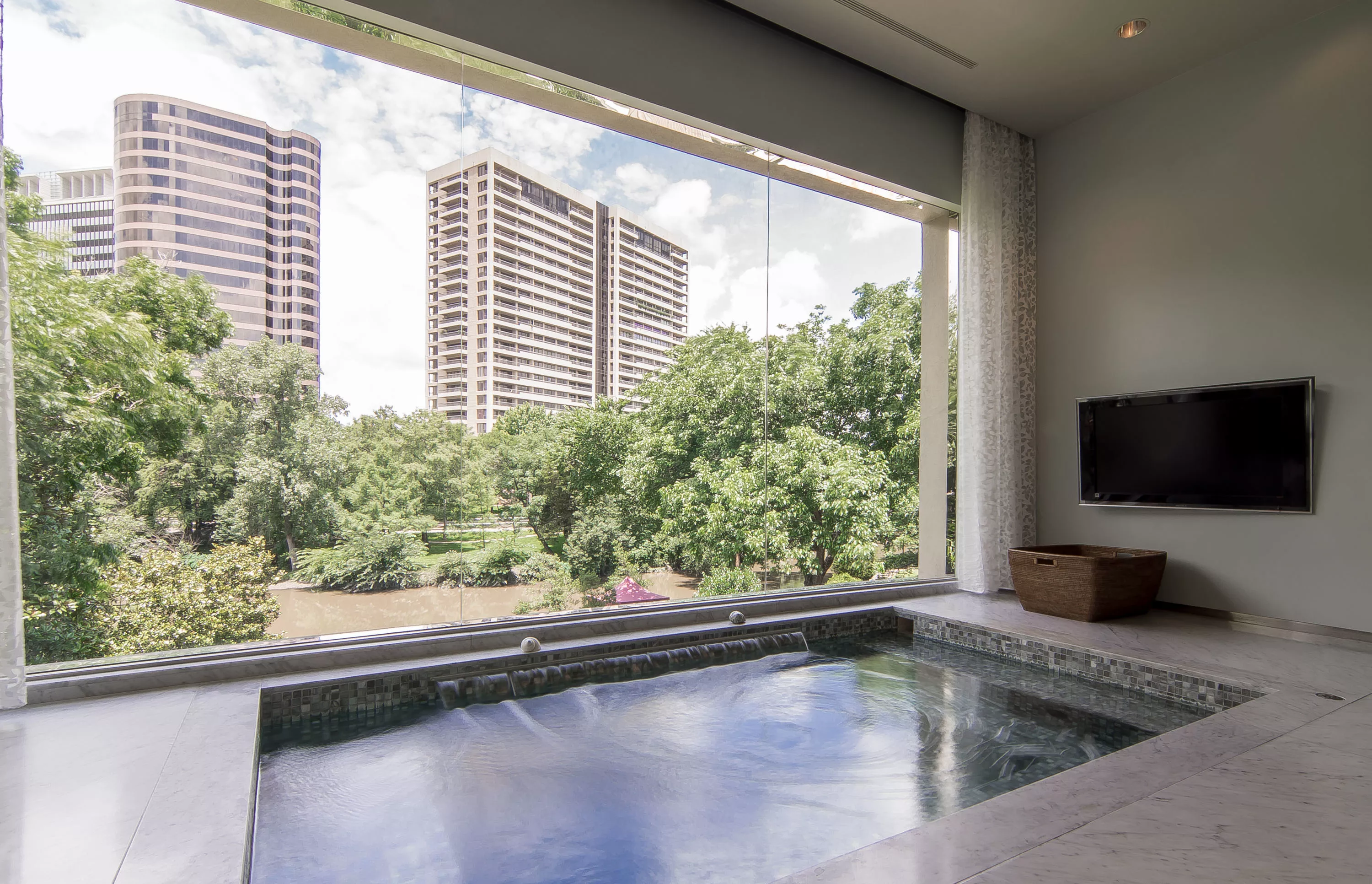 3816 Turtle Creek Drive, Dallas, Texas 75219 - 3816-turtle-creek-dr-dallas-tx-75219-17-28-17-32-3232_o2hbxh
