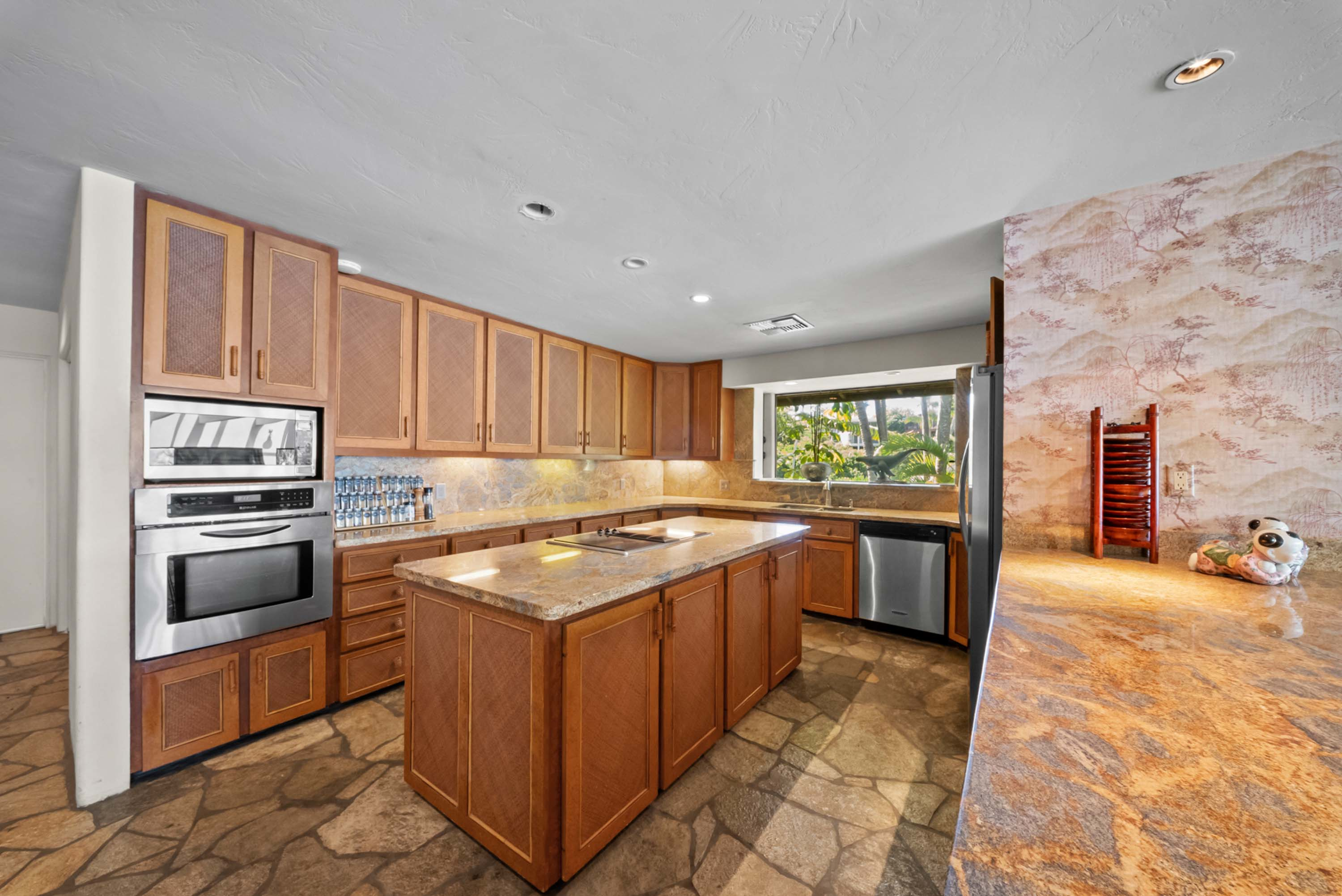 53 5163 and 5157 Lower Honoapiilani Rd, Lahaina, HI 96761 - Luxury Real Estate - Concierge Auctions