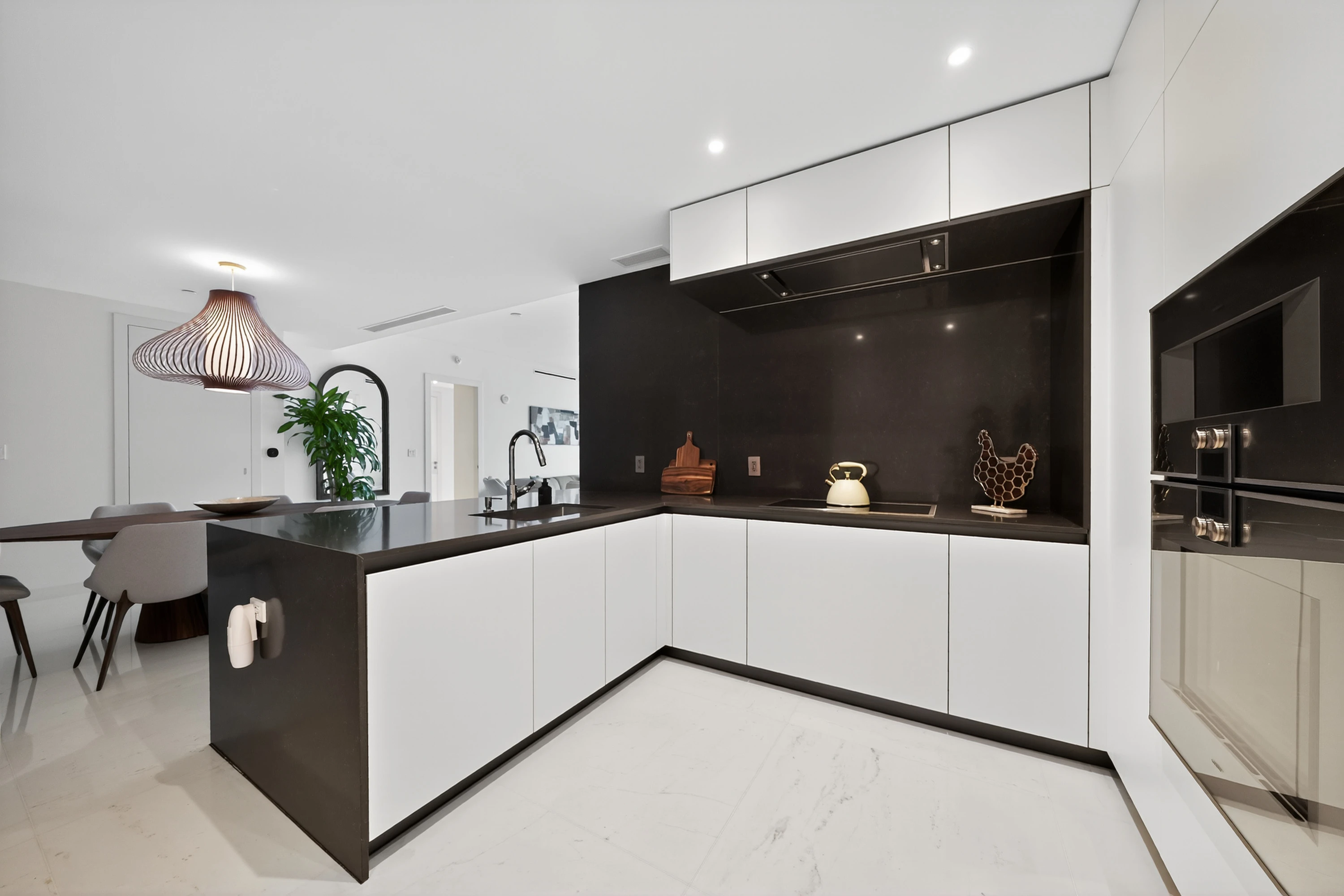 007 300 Biscayne Boulevard Way