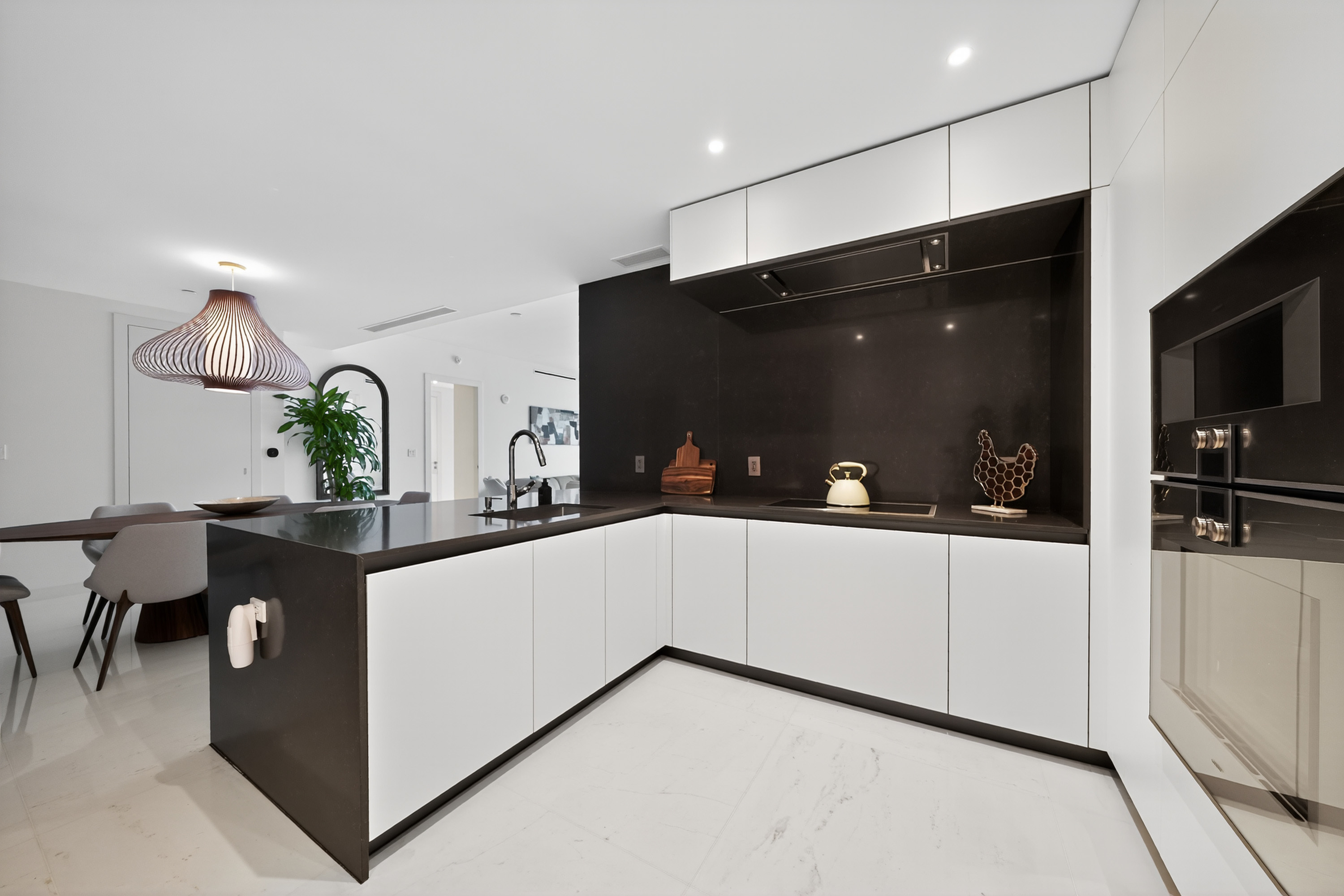 007 300 Biscayne Boulevard Way