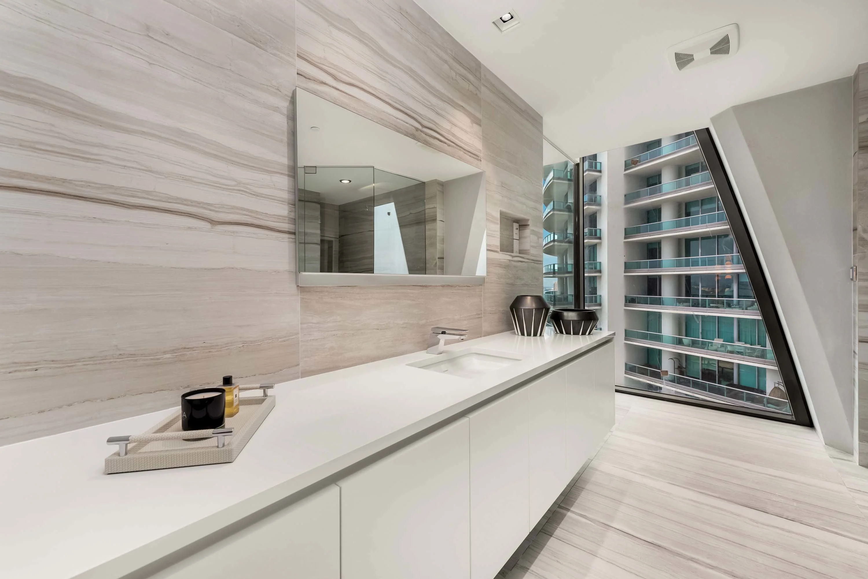 1000 Biscayne Boulevard, Unit 3601, One Thousand Museum, Miami, Florida 33132 - 1000-biscayne-boulevard-unit-3601-miami-florida16_f4zfzx