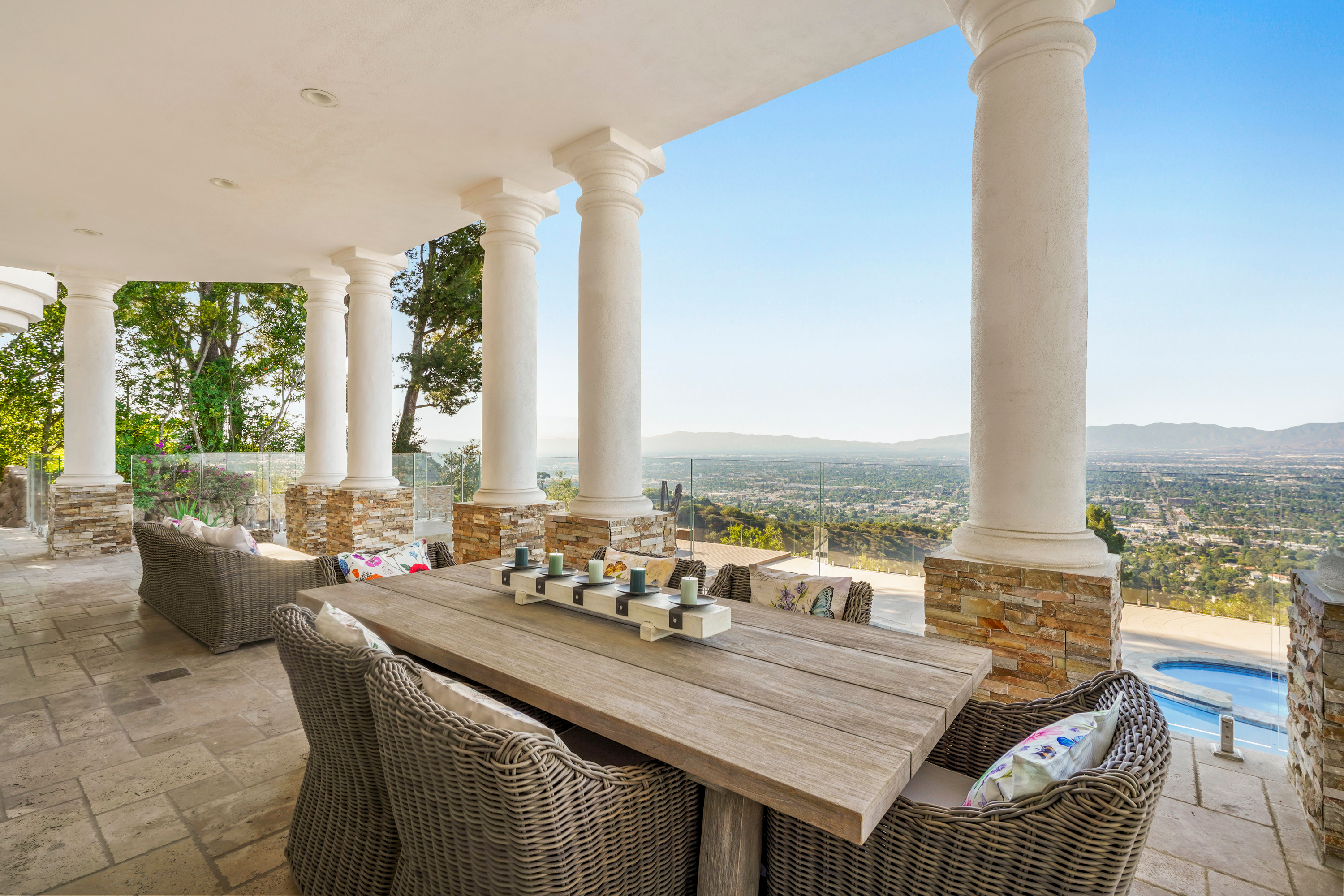 15 13320 Mulholland Drive - Luxury Real Estate - Concierge Auctions