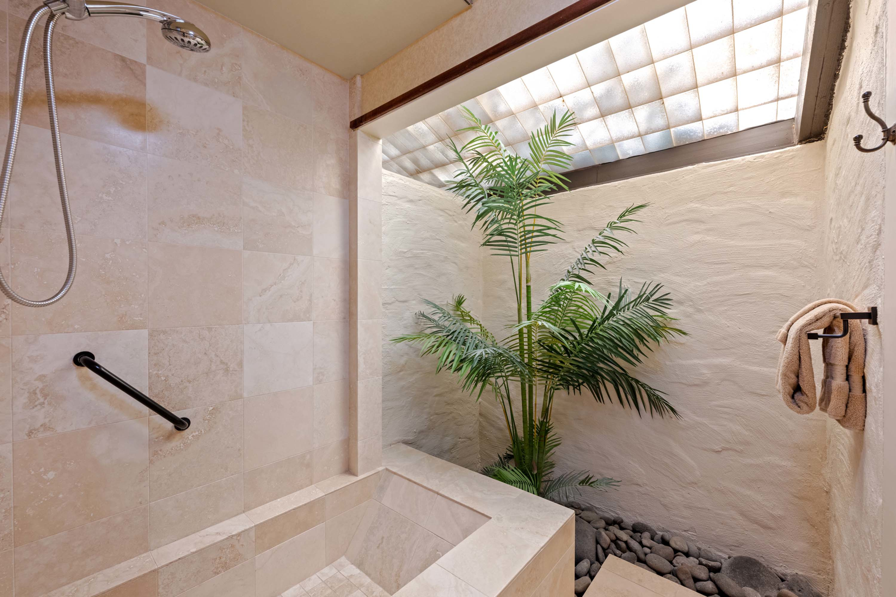 33 5163 and 5157 Lower Honoapiilani Rd, Lahaina, HI 96761 - Luxury Real Estate - Concierge Auctions