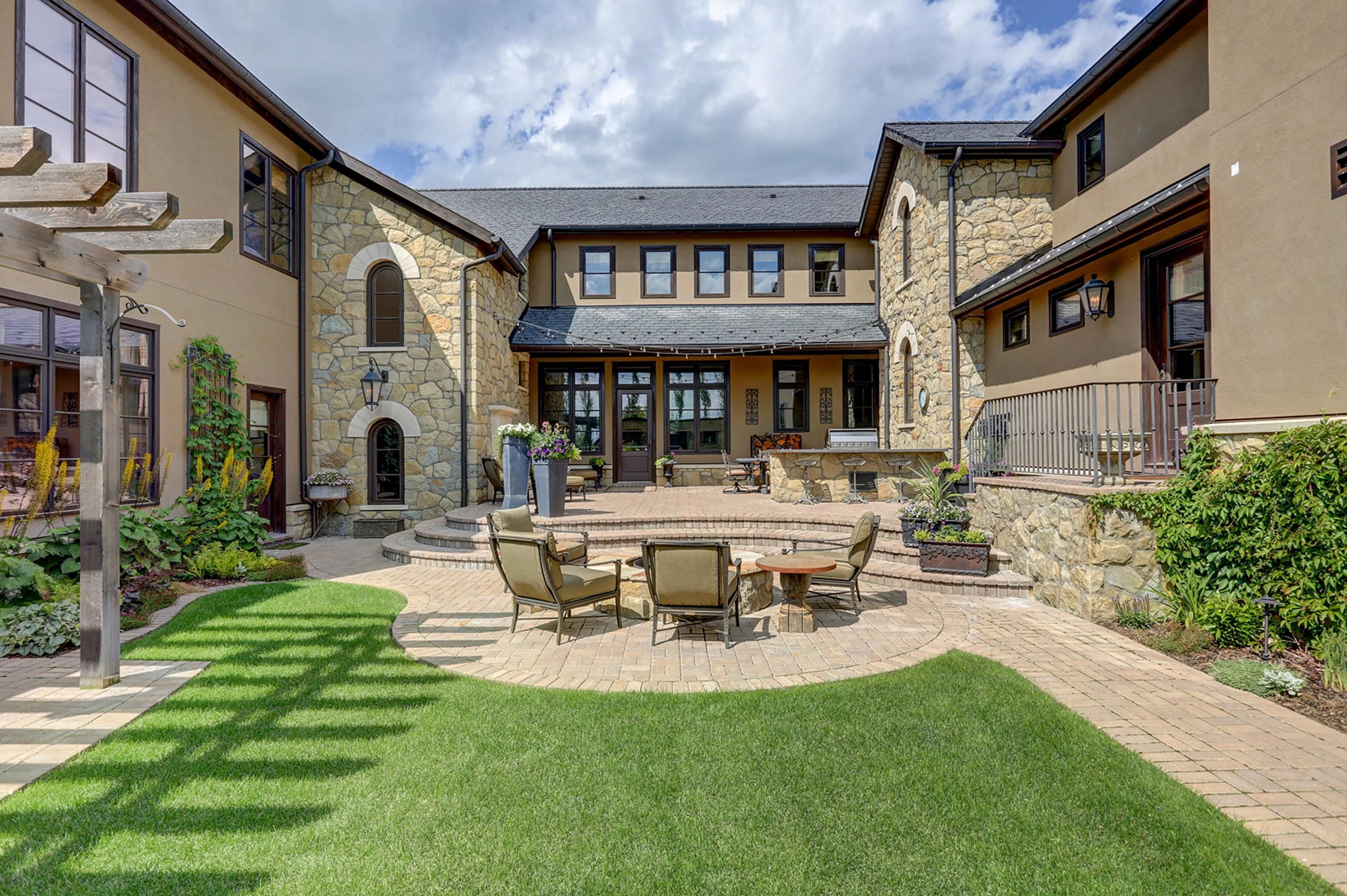 209 Pinnacle Ridge Place SW, Calgary, Alberta, Alberta T3Z 3N8, Canada - 209-pinnacle-ridge-place-rural-rocky-view-county-alberta-canada52_yxal6t