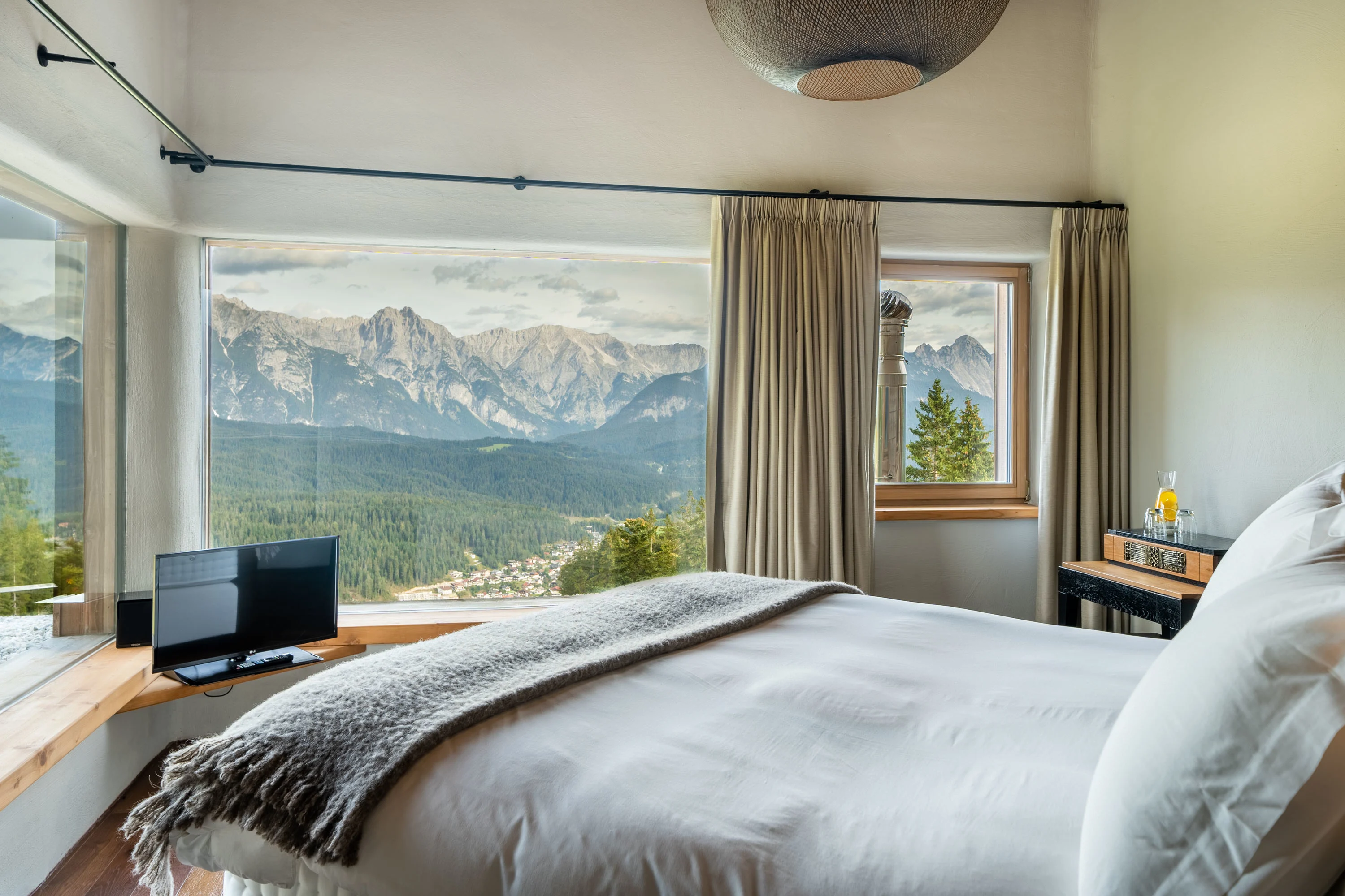 Luxury Mountain Chalet, Seefeld, Austrian Alps, Tirol , Austria - luxury-mountain-chalet-tirol-seefeld-austria08_w3br7l