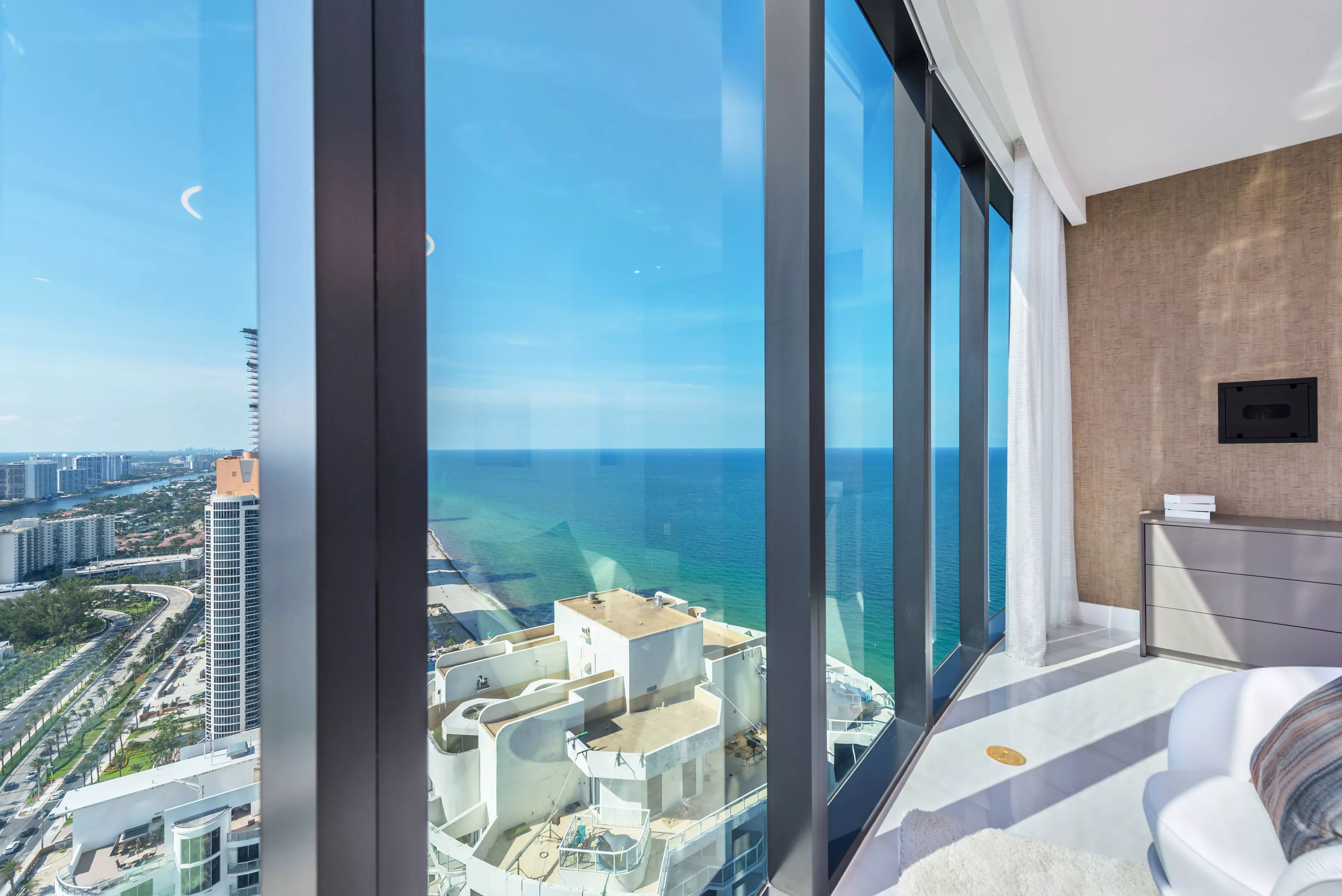 18555 Collins Avenue Apt 3605, Porsche Design Tower, Miami, Florida 33160 - porsche-design-tower-residence-3605-18555-collins-avenue-sunny-isles-beach-florida20_c32c3o