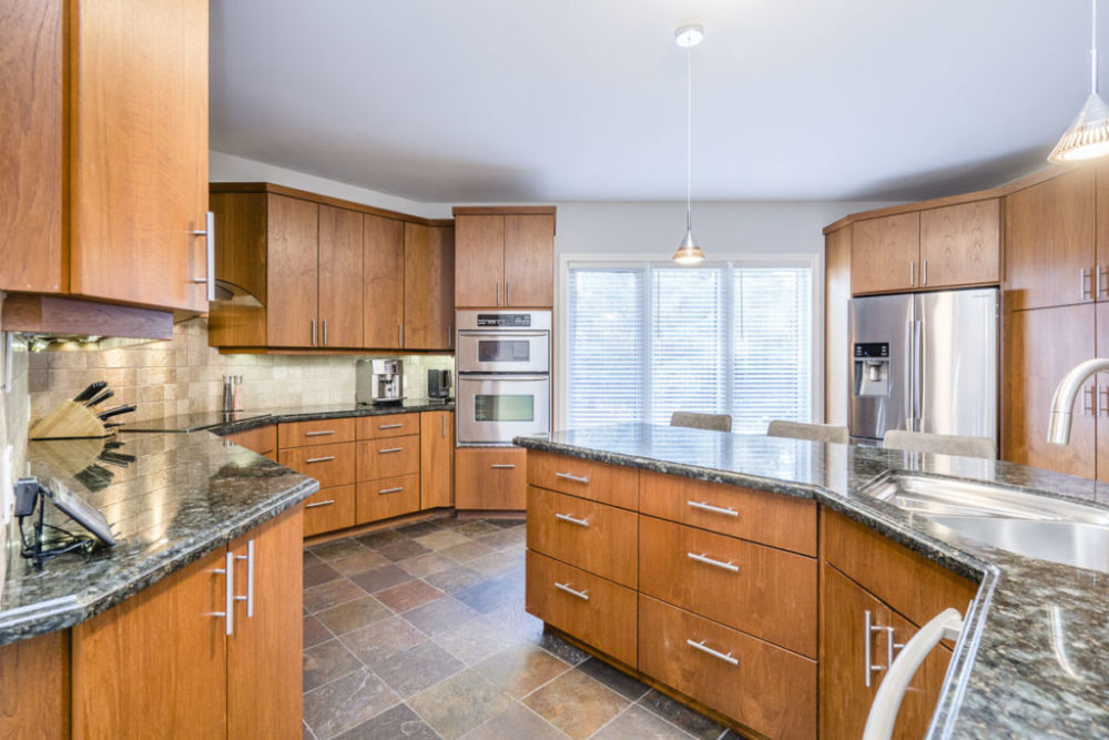 121-budds-mill-road-springwater-ontario-real-estate-quality-kitchen