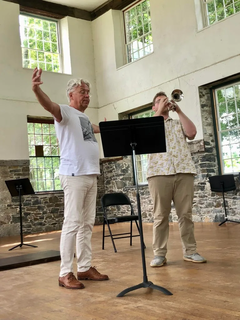 Robbie playing with Hakan Hardenberger