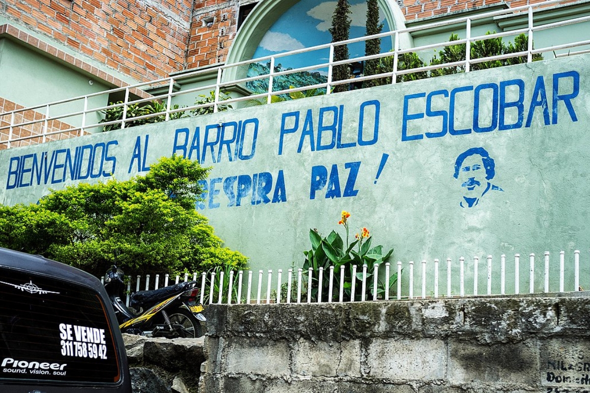 Bienvenidos al barrio Pablo Escobar, graffiti in Medellin, Colombia