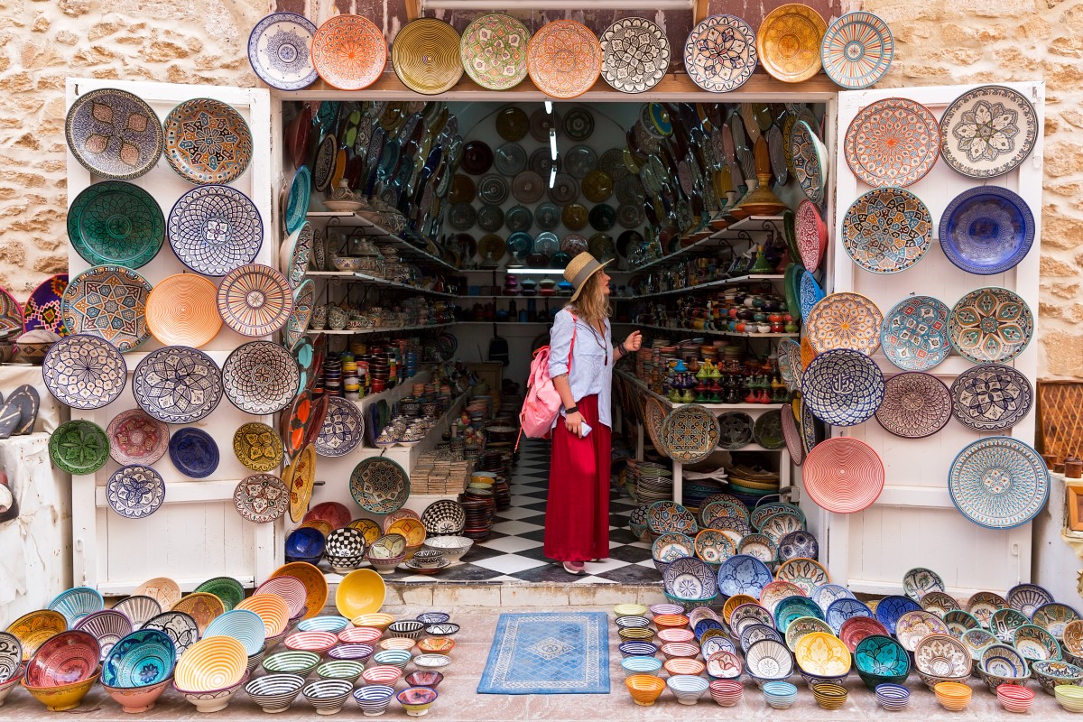 12-morocco-market-tourist-1