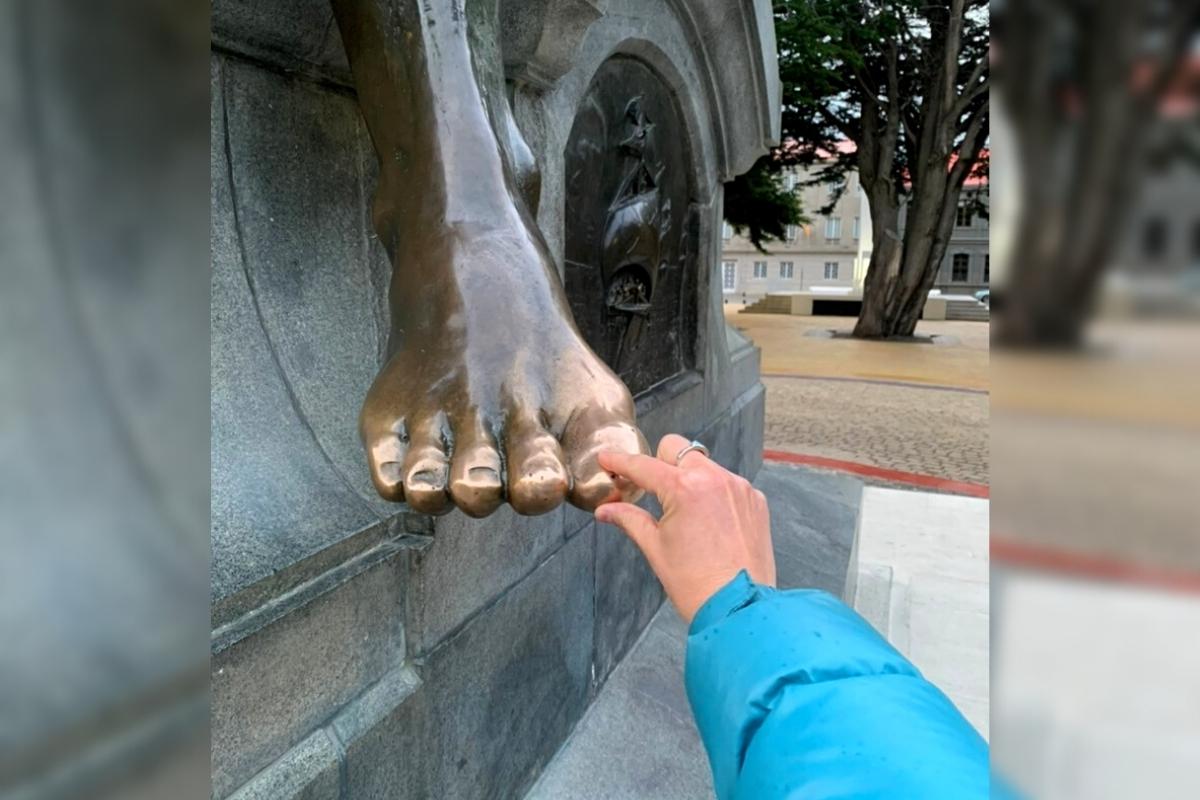 Hernando de Magallanes monument, lucky toe in Punta Arenas, Chile