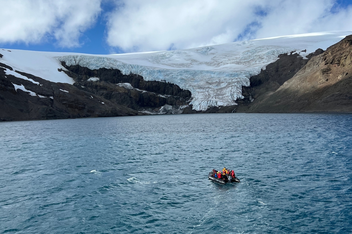 SA Expeditions Antarctica zodiac cruise