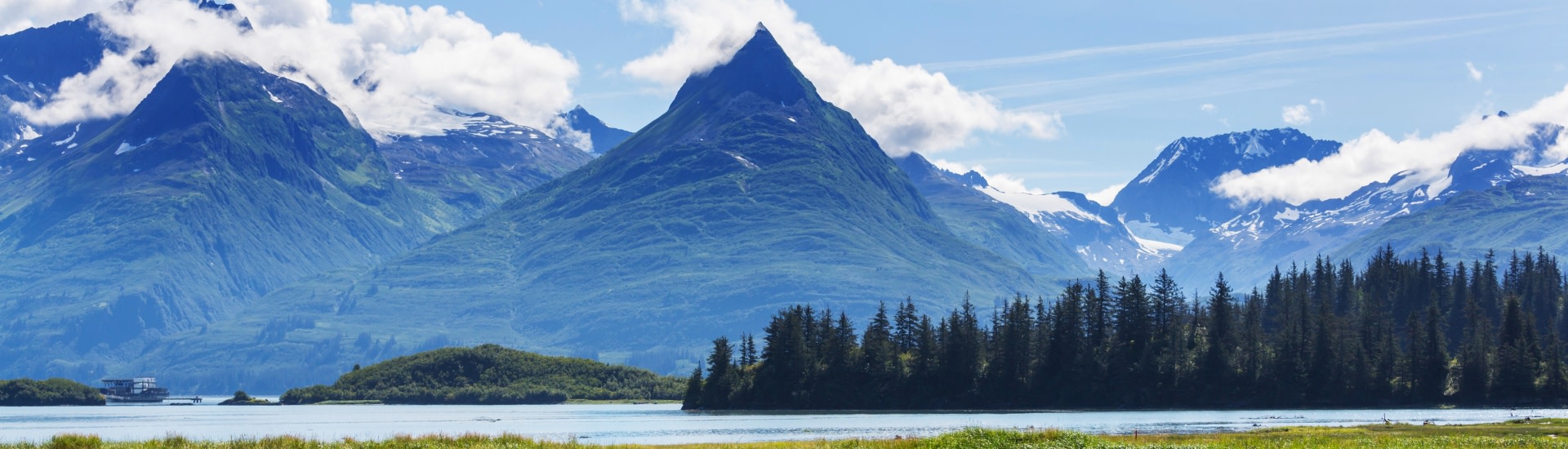 Alaska mountain range landscapes, trees, water, and scenery