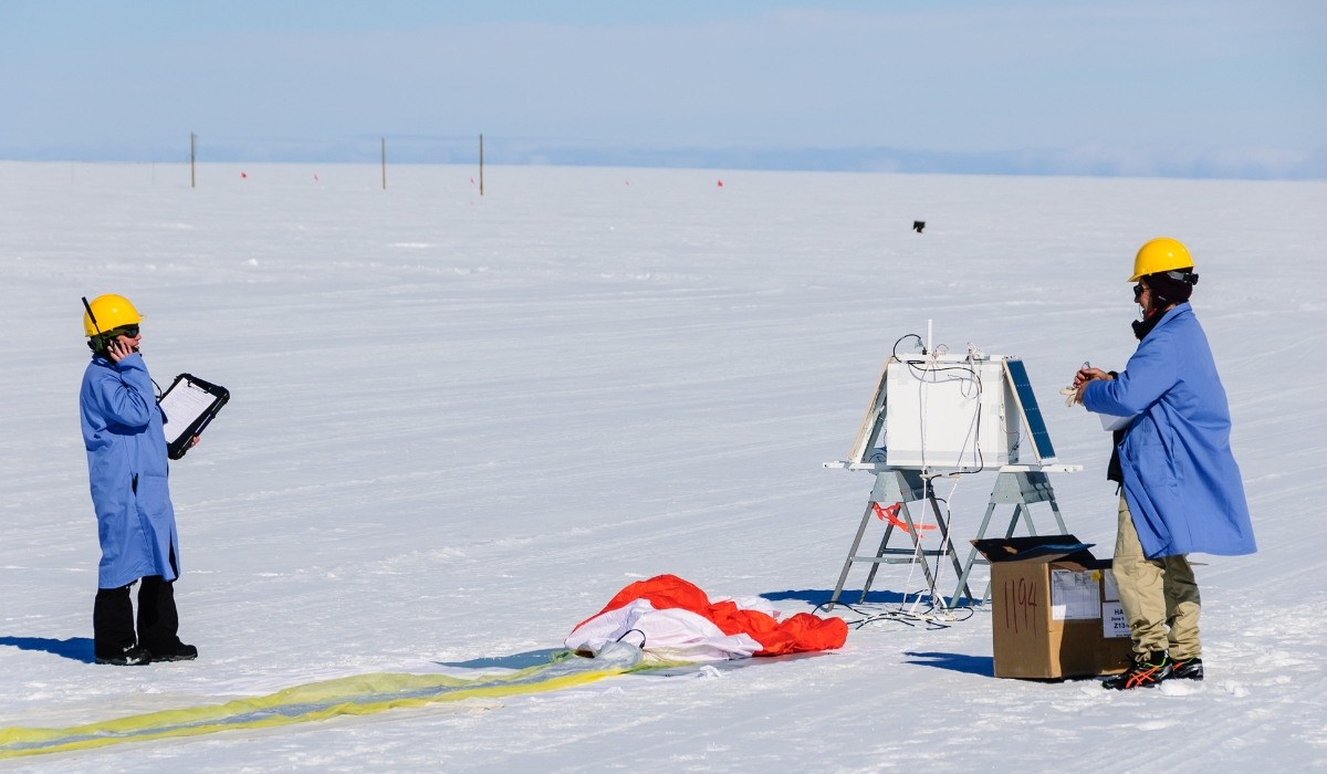 NASA team, scientists in Antarctica working on BARREL mission