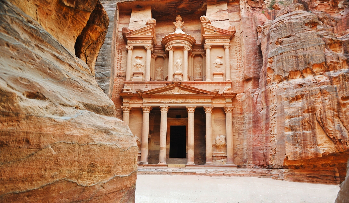 Treasury of Petra, Wonder of the World in Jordan