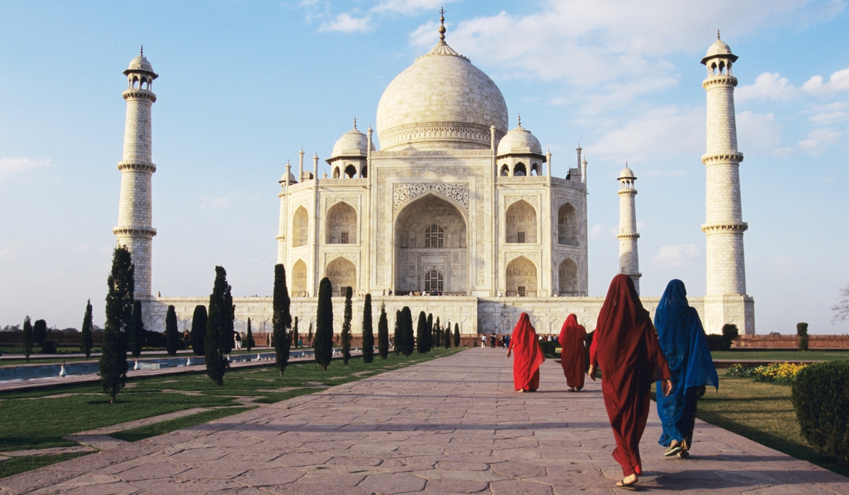 People walking towards the Taj Mahal in Agra, India