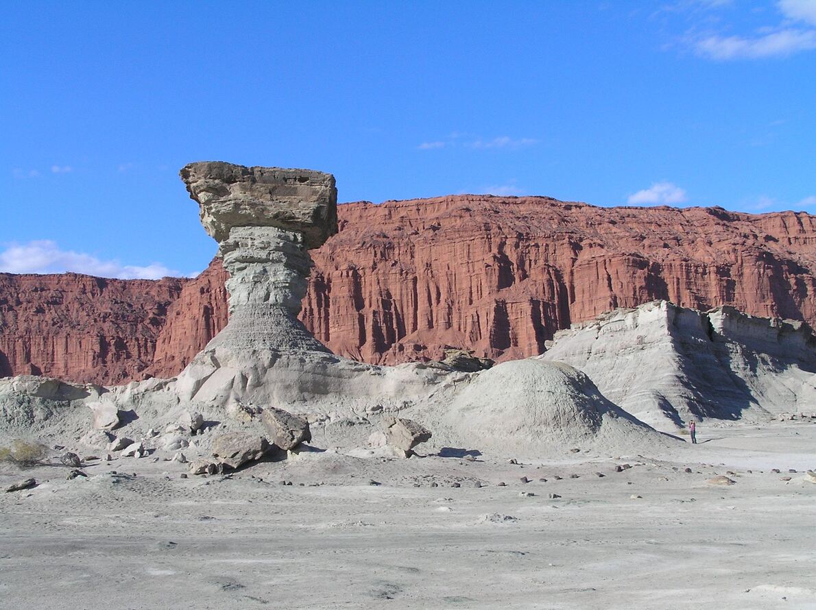 It's easy to see why they call it the Valle de la Luna (Photo: M Bustos, Wikimedia Commons)