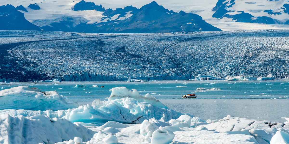 Vatnajökull glacier at Jökulsárlón glacial lagoon in Iceland