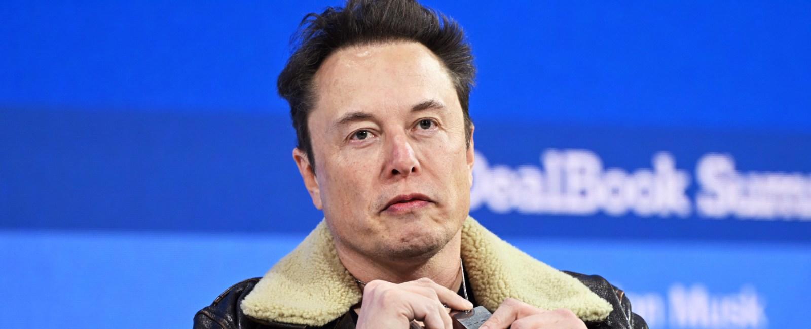 Elon Musk Marks Reinstating Alex Jones With Live Twitter Chat