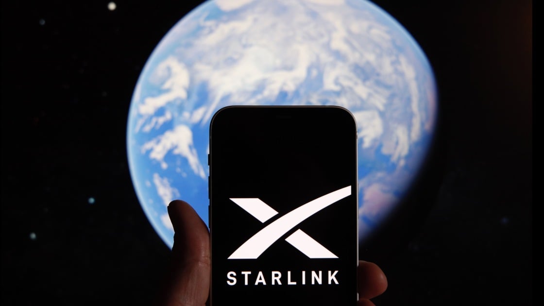 To Improve Starlink Speeds, SpaceX Wants to Orbit Satellites Closer to Earth