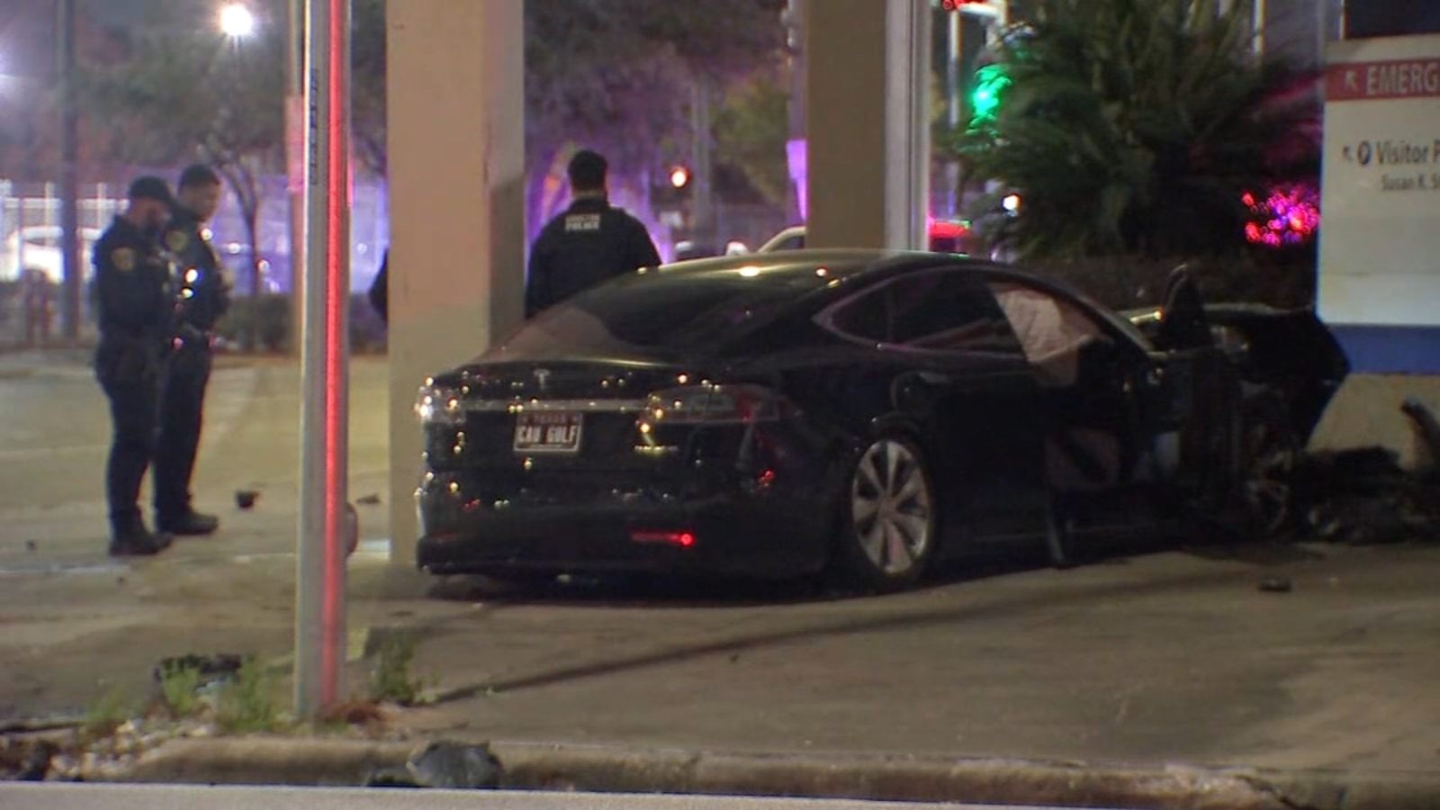 Downtown Houston car wreck: Tesla driver killed after speeding and slamming into Uber, police say