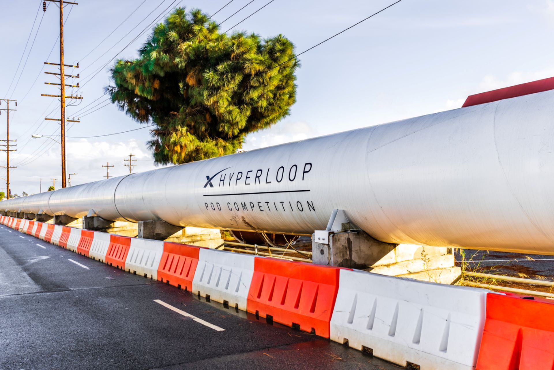 Elon Musk proposed that his 700-mph hyperloop could travel faster than a Boeing 747 — so where is it?