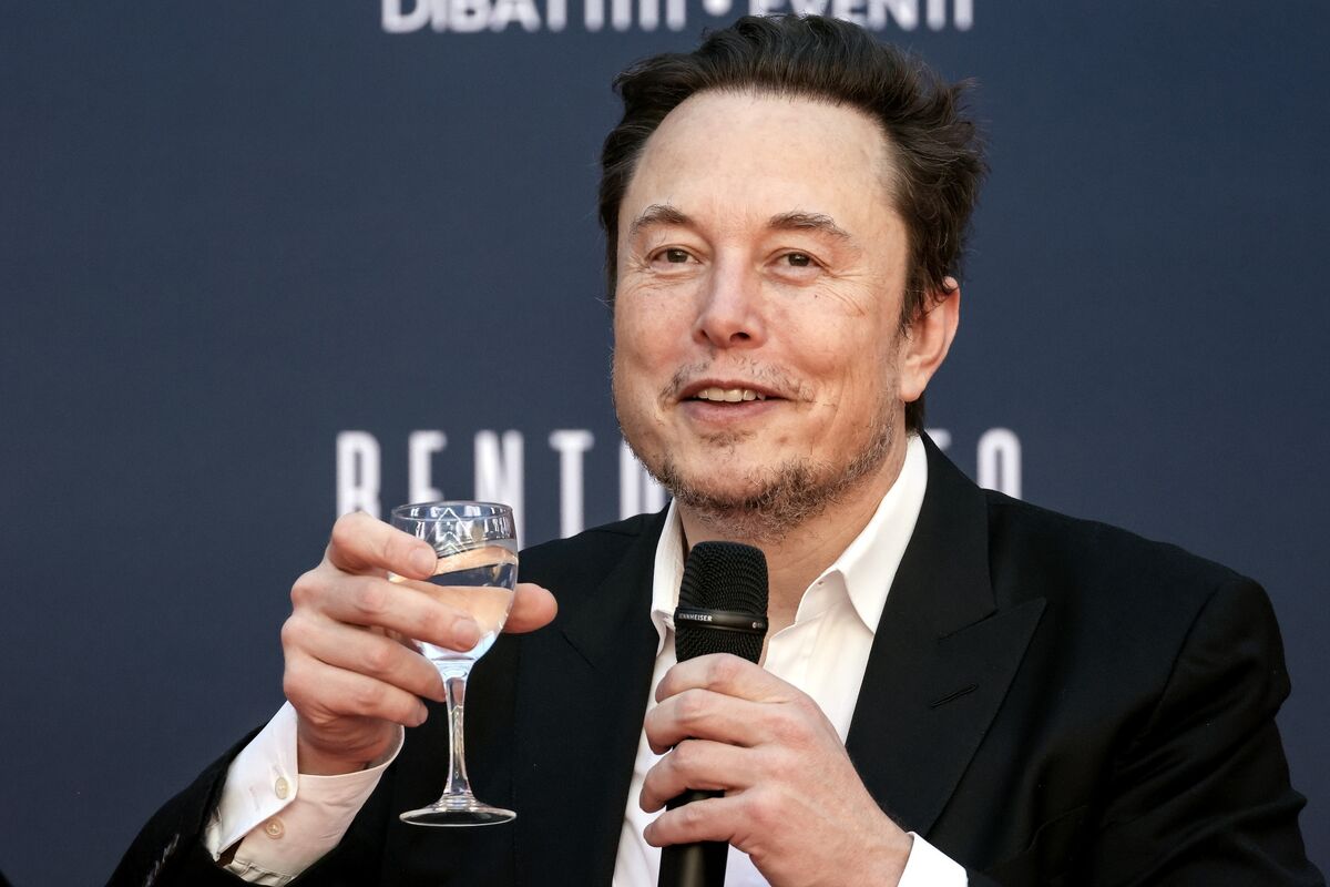 Musk Took Drugs With Some Tesla Board Members, WSJ Says